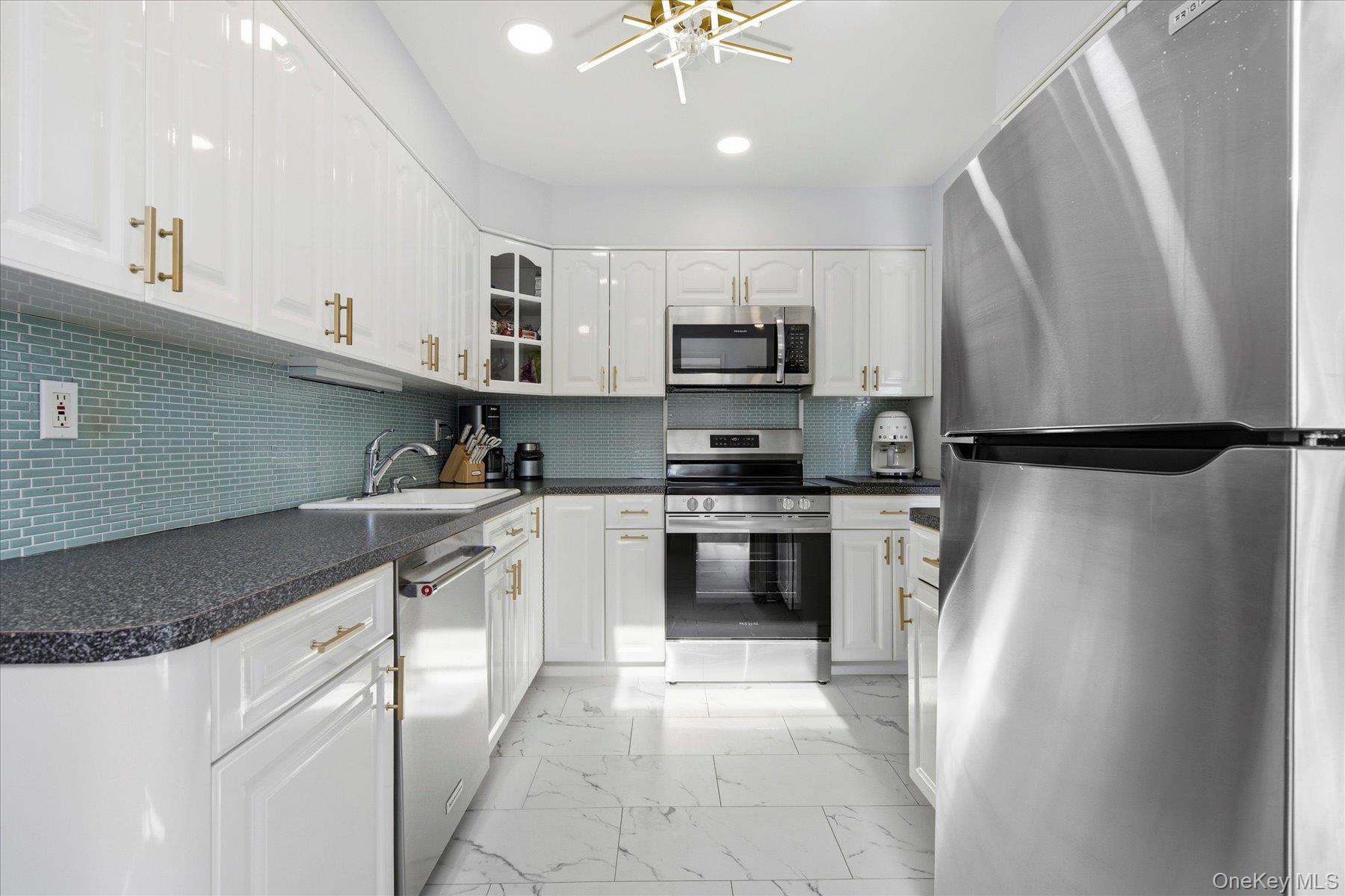 #5 photo, 201 Poplar Court, 롱 아일랜드 Wantagh , NY 11793