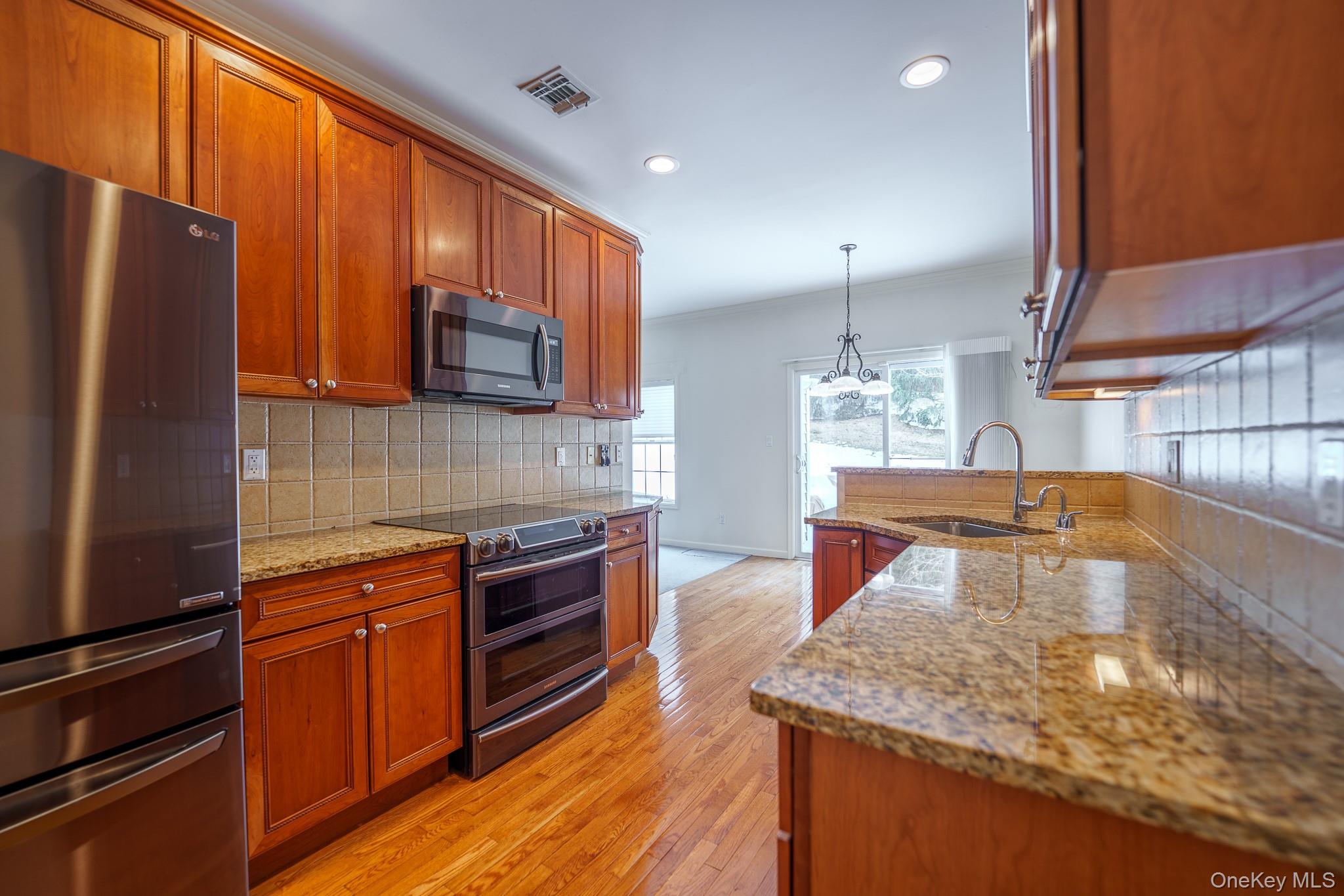 #7 photo, 9 Mohannis Way, Kings Park , NY 11754