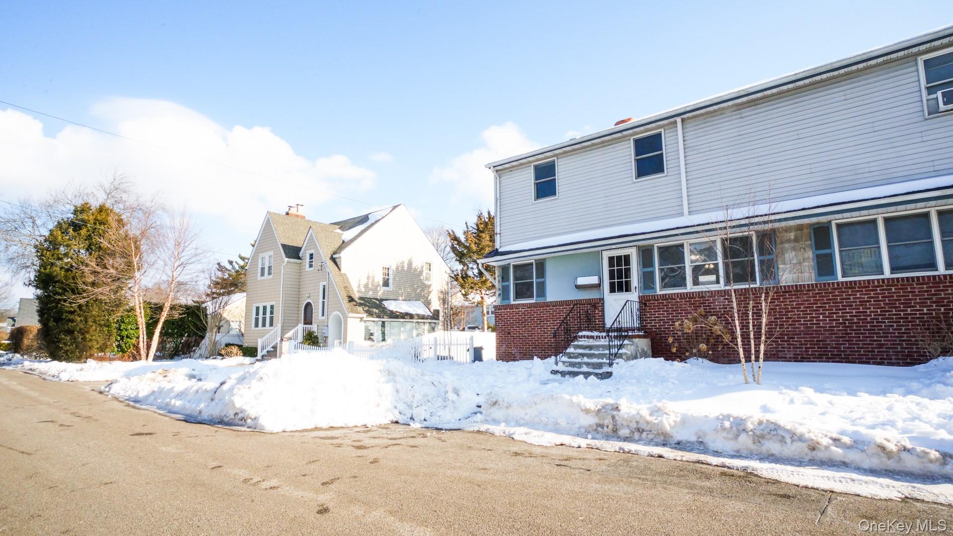 #1 photo, 5 Pearsall Place, Babylon , NY 11702