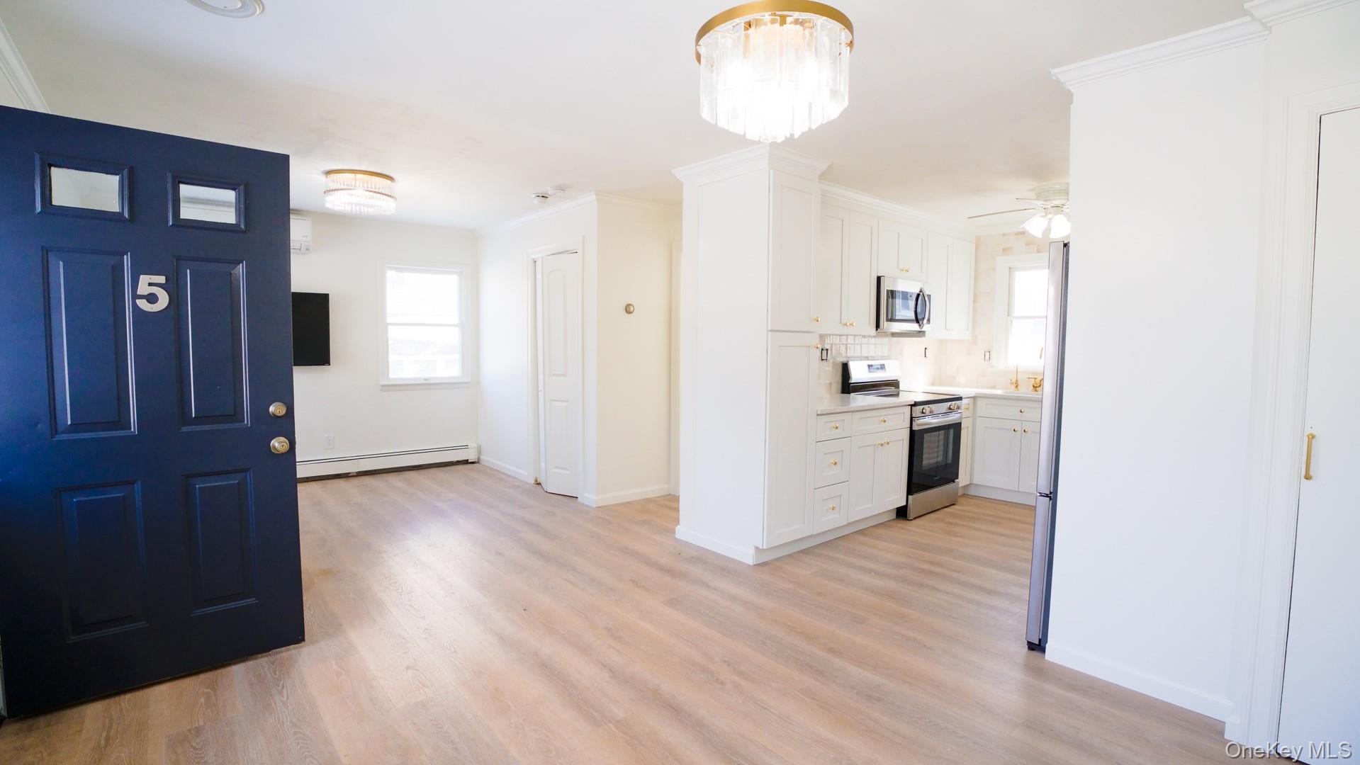 #2 photo, 5 Pearsall Place, Babylon , NY 11702