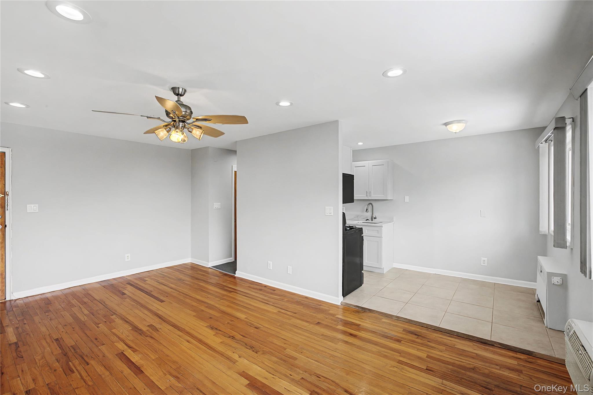 #10 photo, 355 Route 111, Smithtown , NY 11787