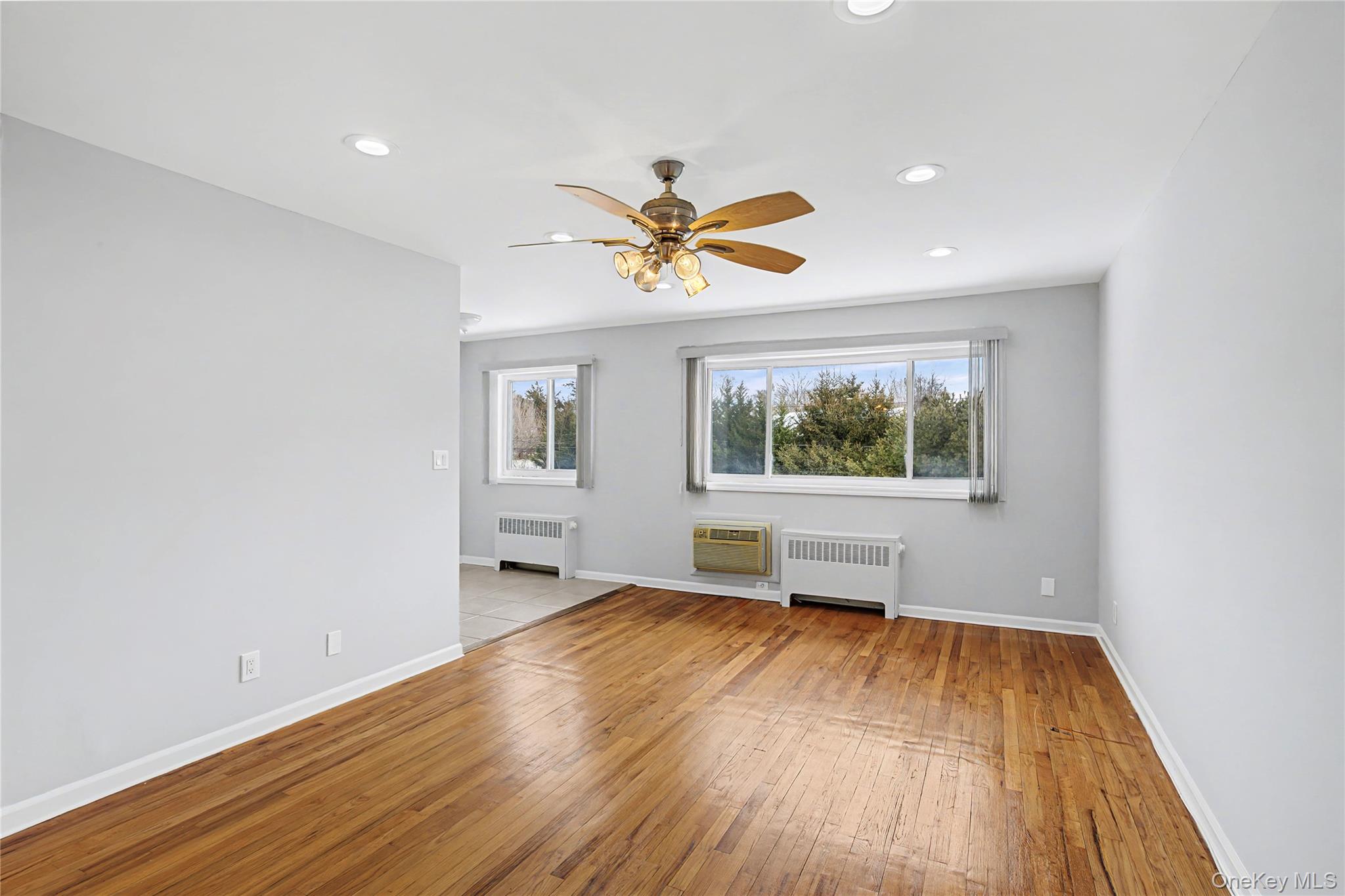 #7 photo, 355 Route 111, Smithtown , NY 11787