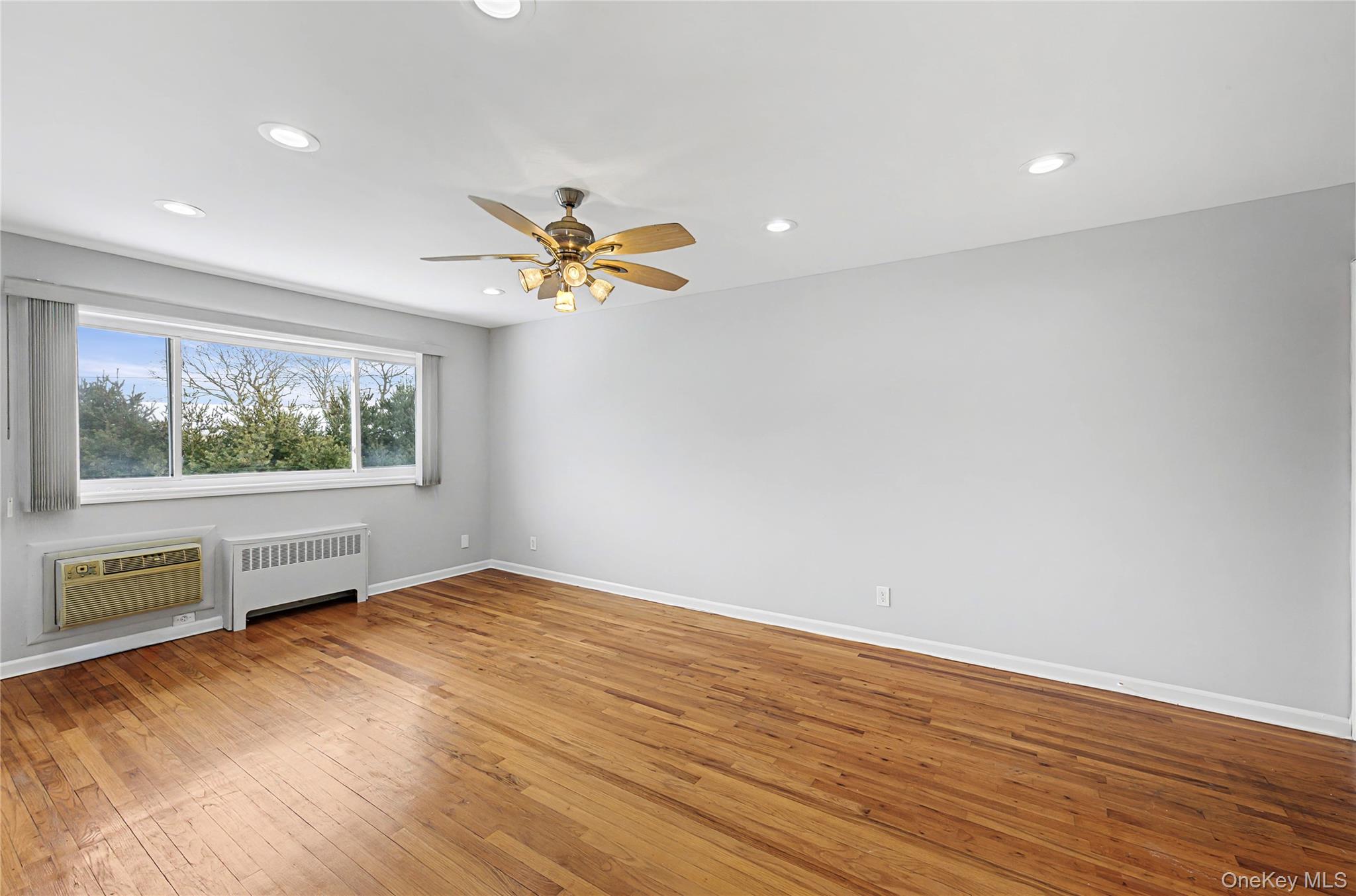 #9 photo, 355 Route 111, Smithtown , NY 11787