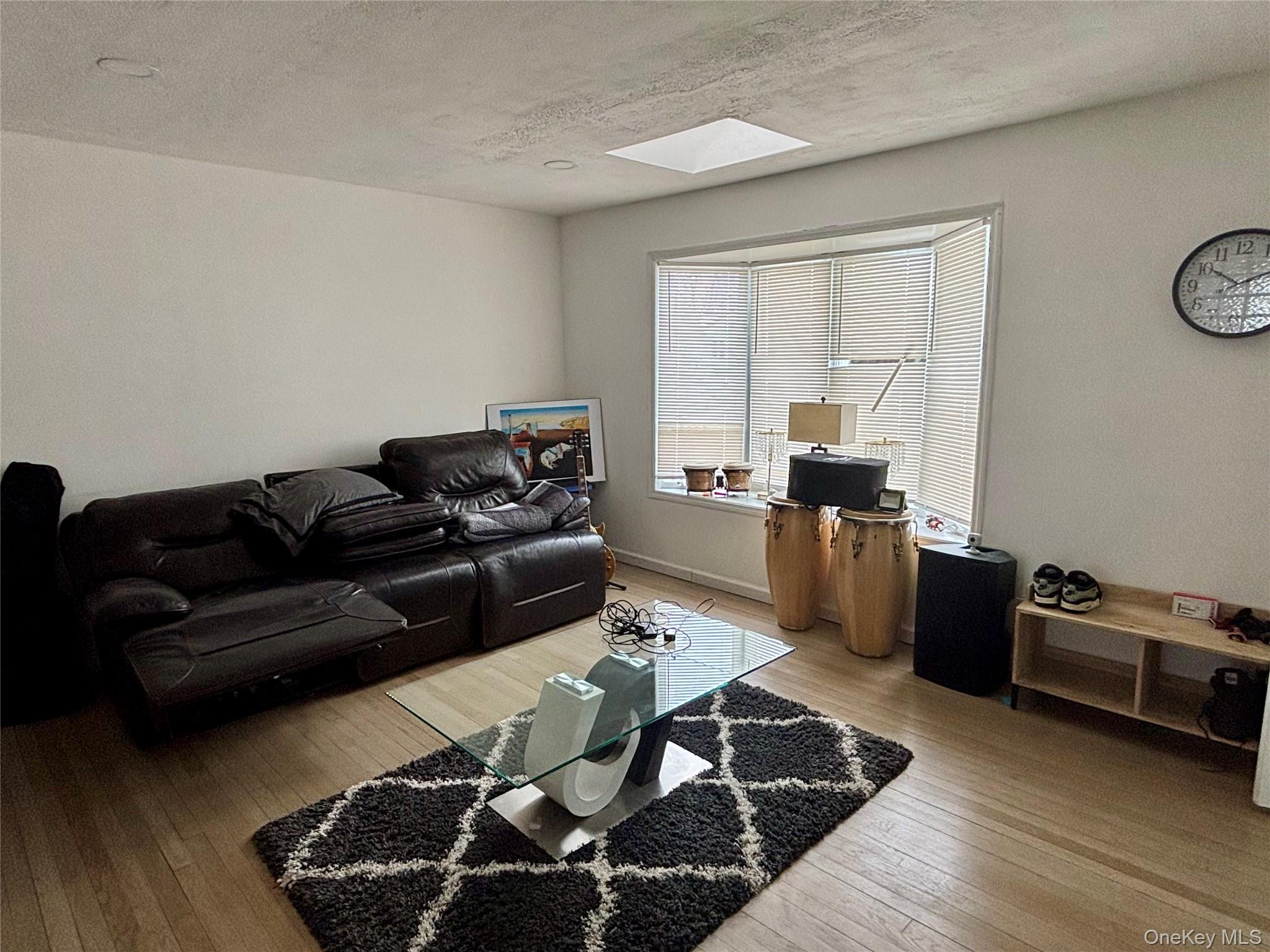 #2 photo, 361 S 16th Street, सफ़ोक काउंटी Lindenhurst , NY 11757