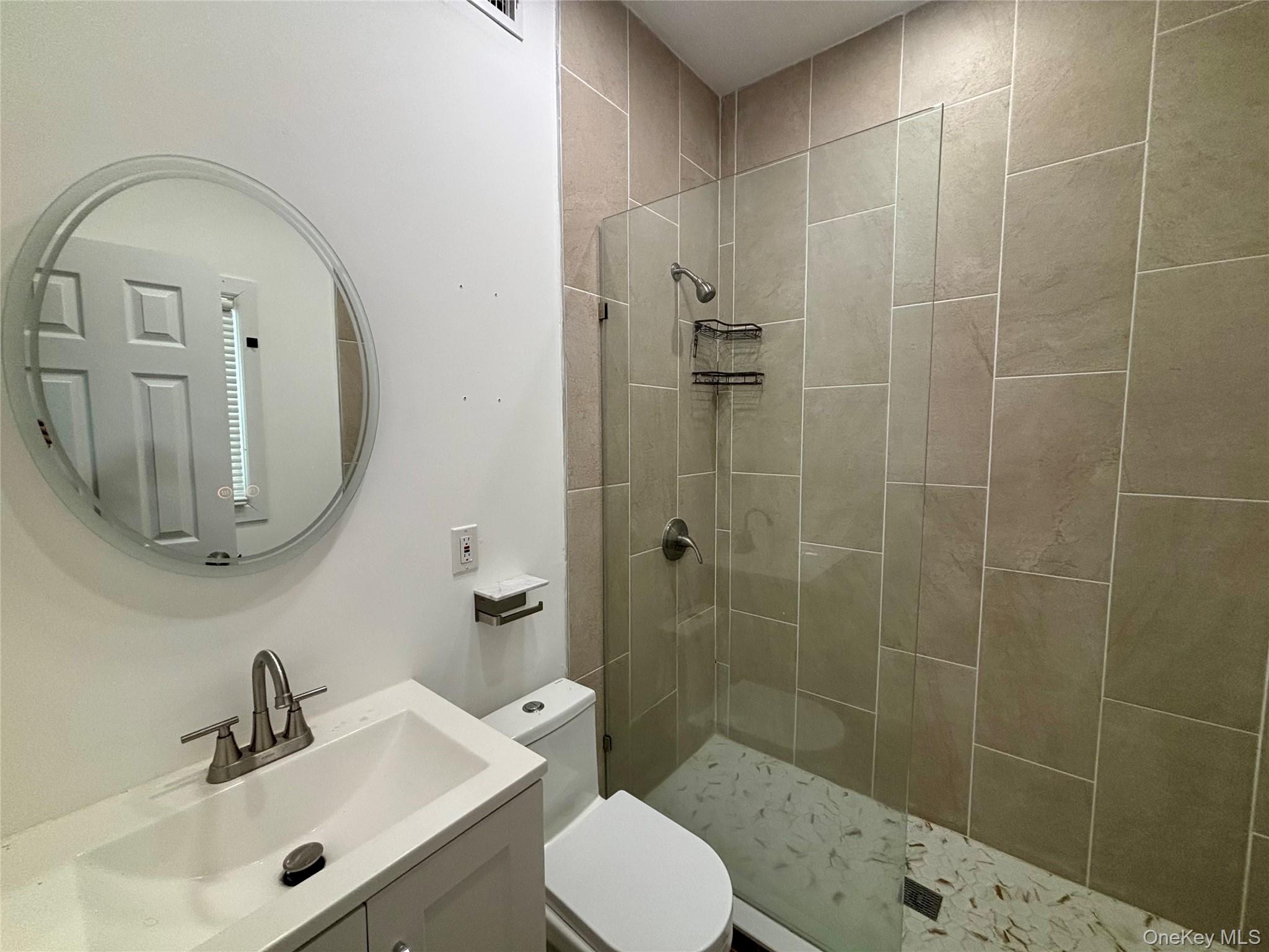 #5 photo, 361 S 16th Street, सफ़ोक काउंटी Lindenhurst , NY 11757