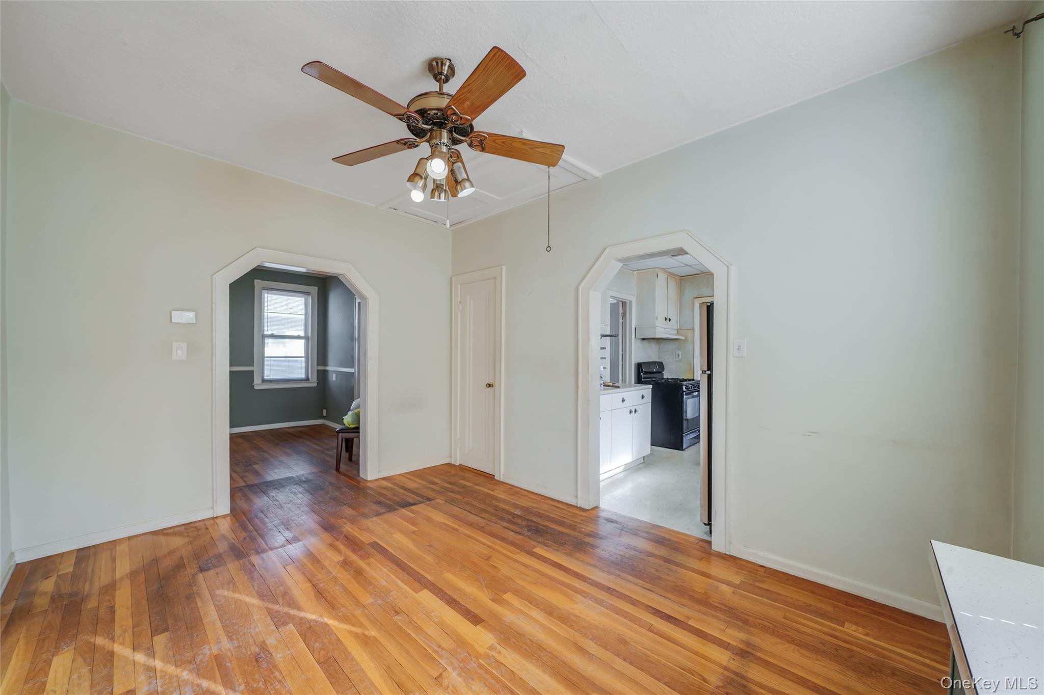 #12 photo, 21 Park Avenue, नासाउ काउंटी Malverne , NY 11565