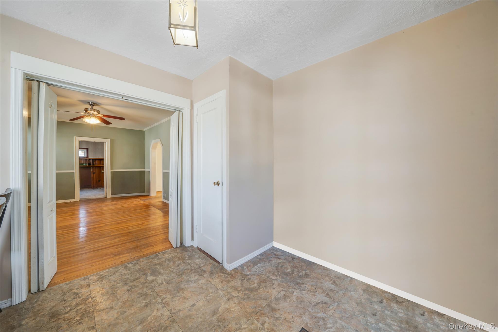 #3 photo, 21 Park Avenue, नासाउ काउंटी Malverne , NY 11565