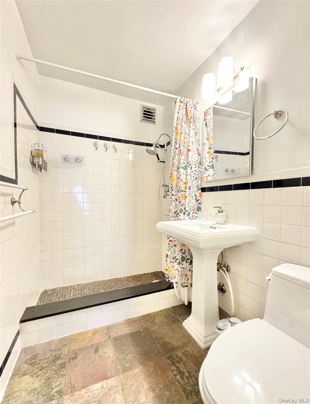 #6 photo, 86-15 Broadway, Куинс ‖ Elmhurst , NY 11373