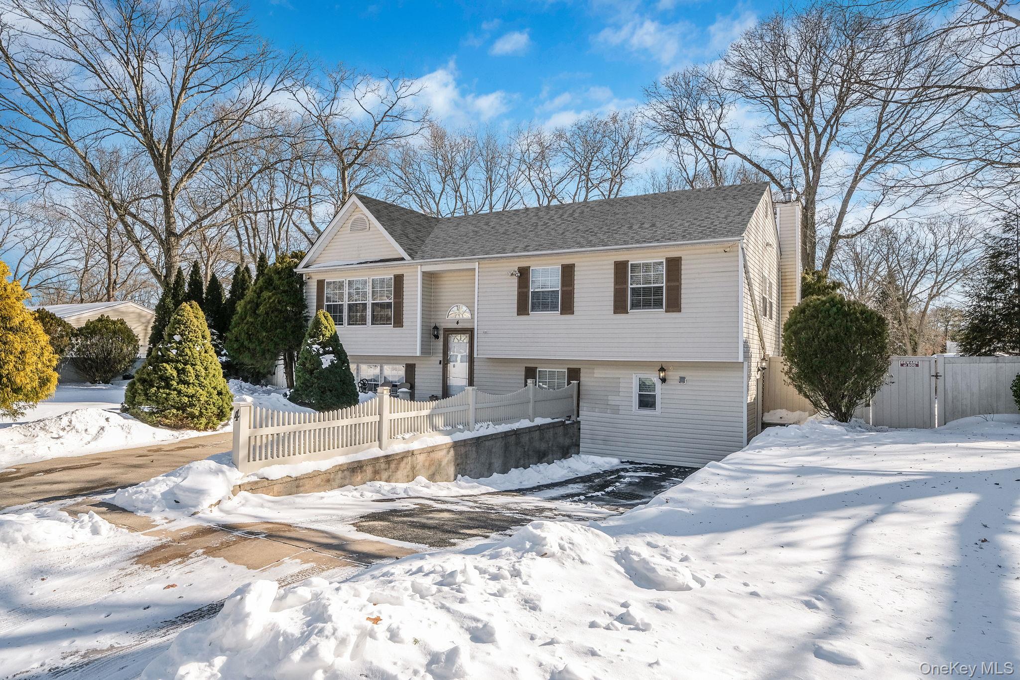 #1 photo, 4 W Prospect Street, Selden , NY 11784