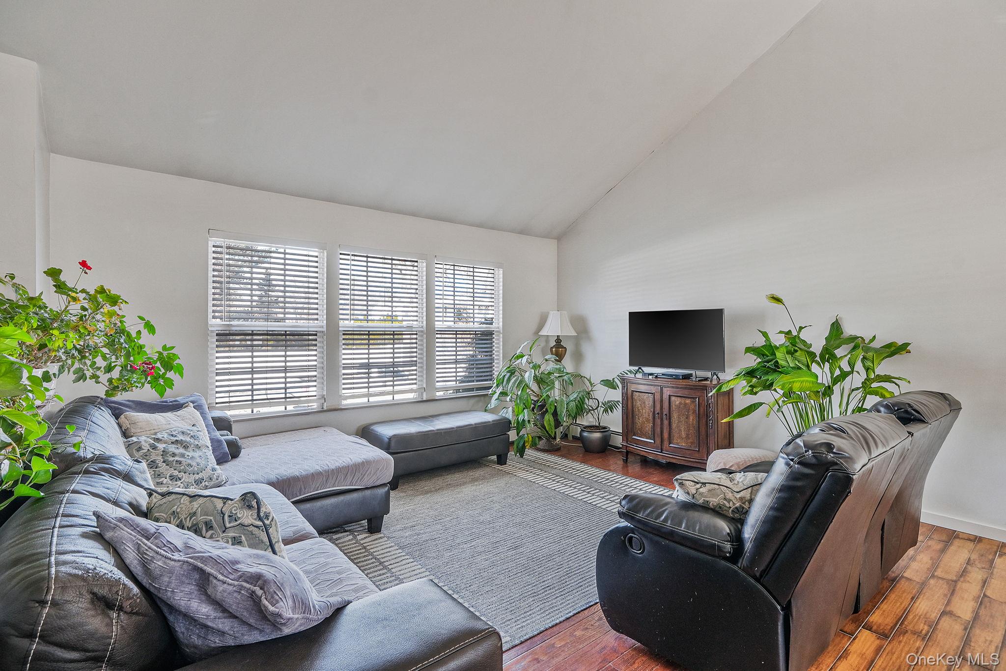 #11 photo, 4 W Prospect Street, Selden , NY 11784