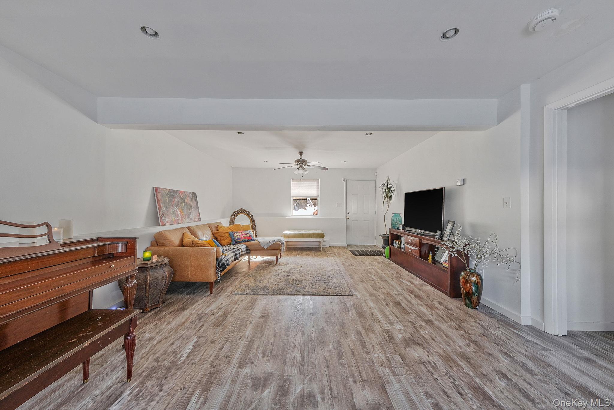 #19 photo, 4 W Prospect Street, Selden , NY 11784