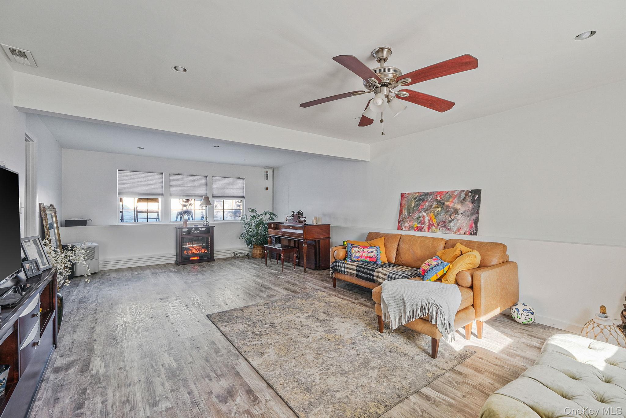 #20 photo, 4 W Prospect Street, Selden , NY 11784