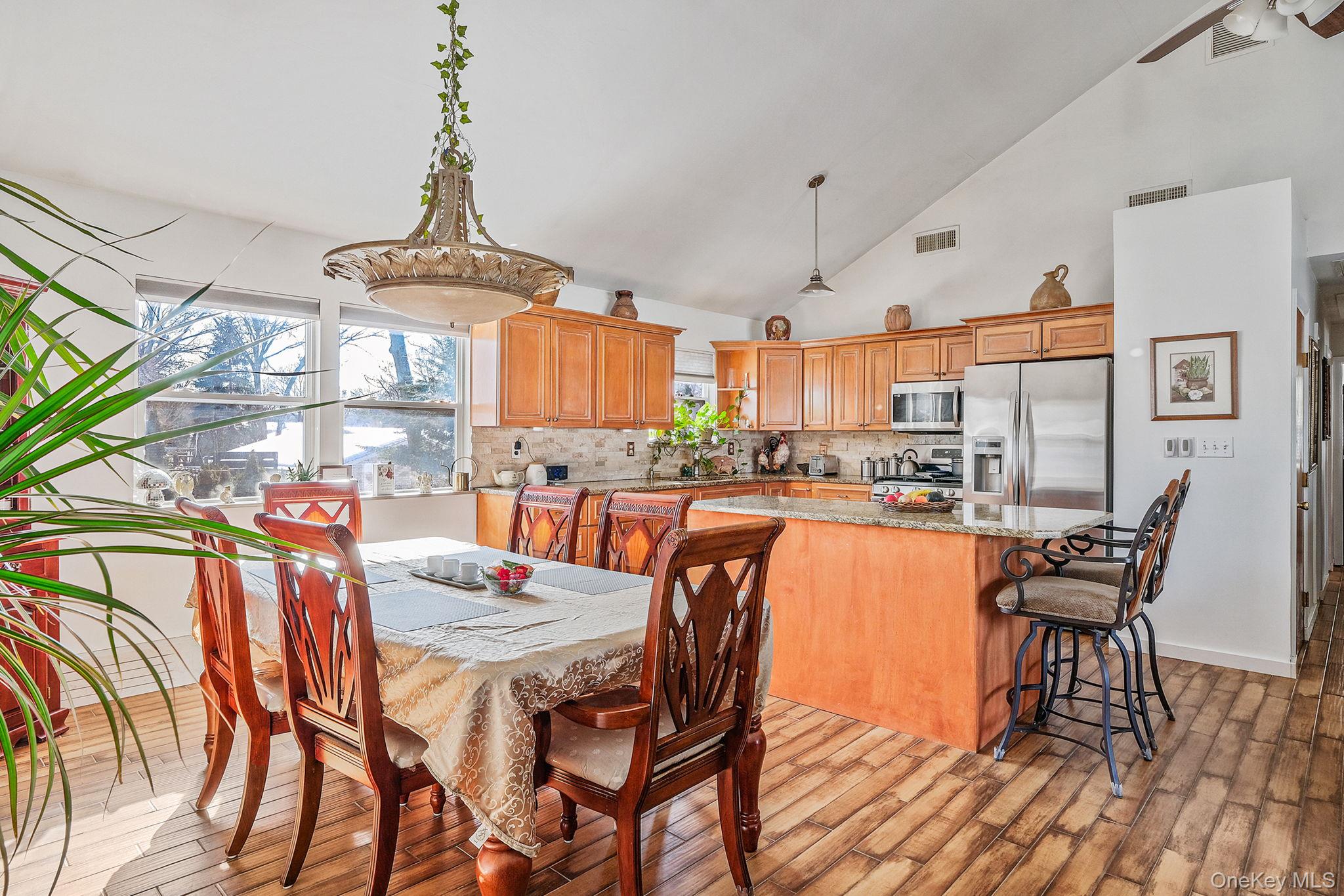 #7 photo, 4 W Prospect Street, Selden , NY 11784