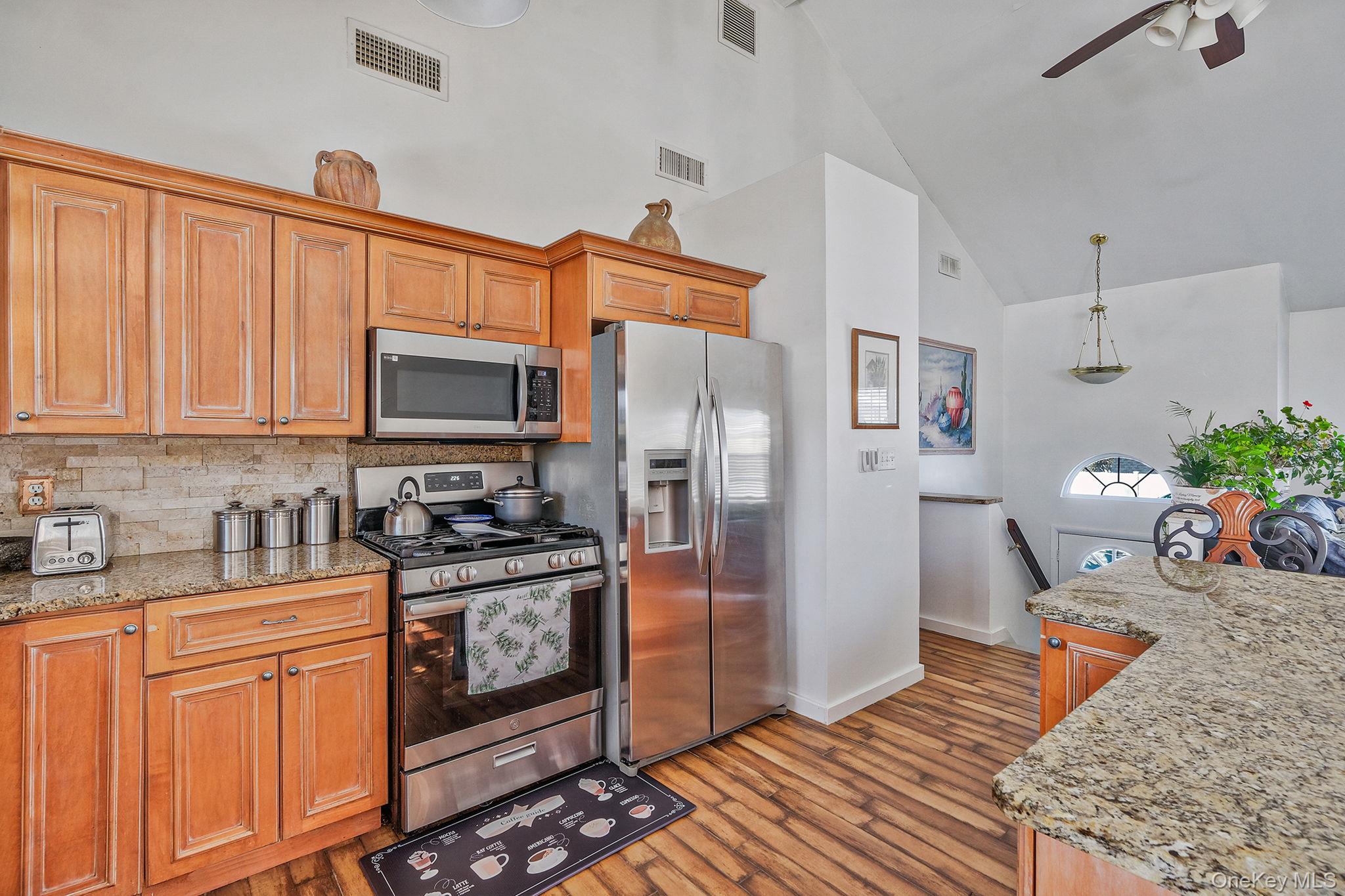 #9 photo, 4 W Prospect Street, Selden , NY 11784