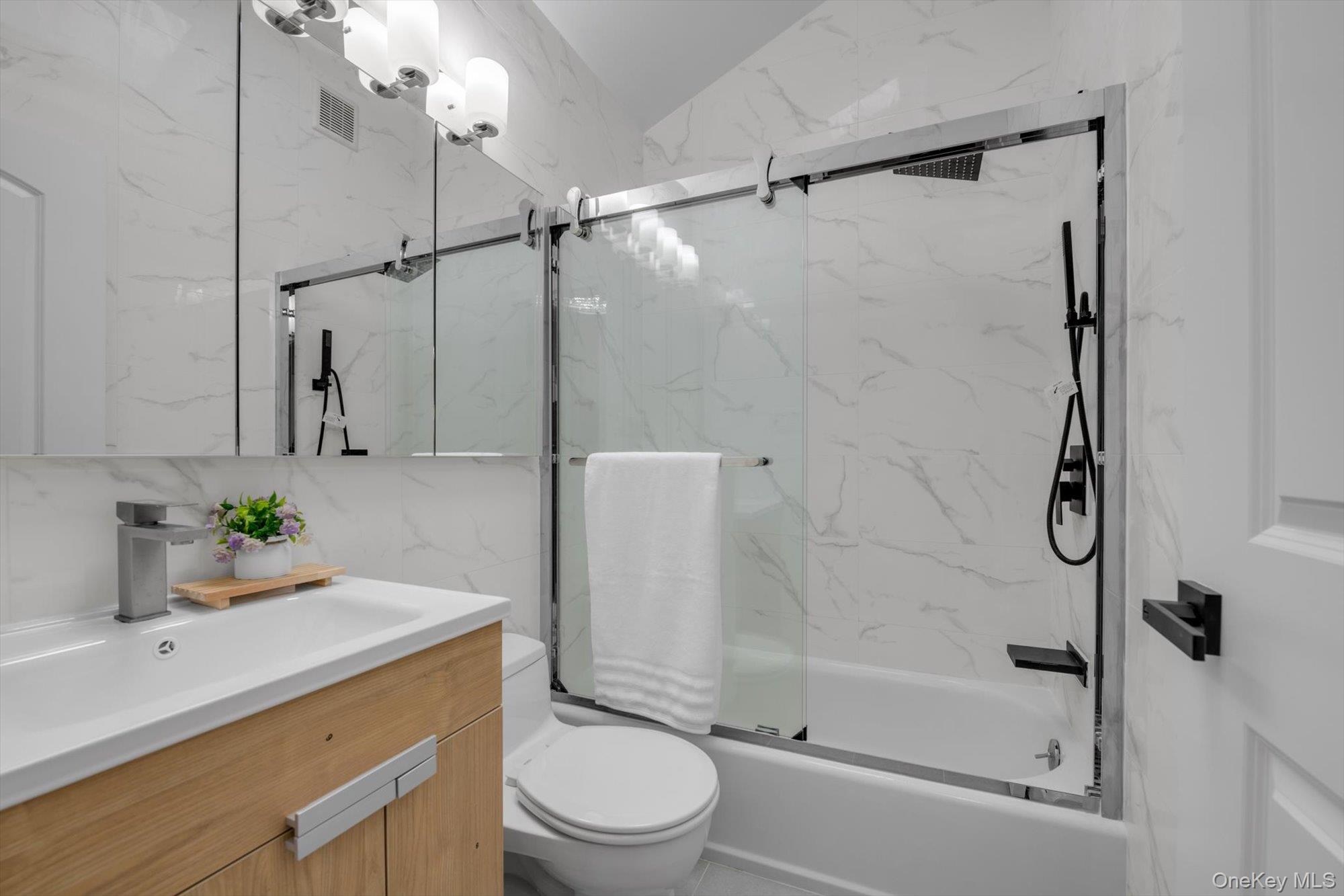 #13 photo, 58 Briar Lane, Jericho , NY 11753