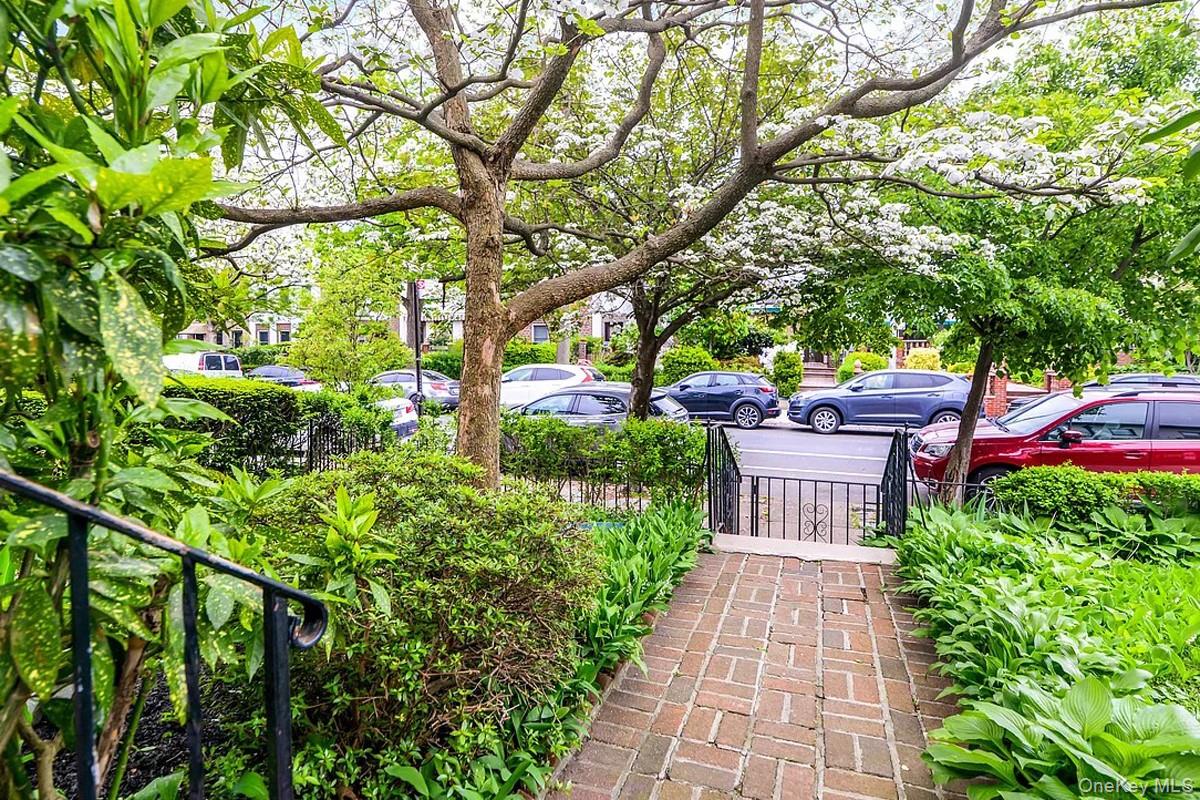 #2 photo, 30-17 36th Street, 뉴욕퀸즈 Astoria , NY 11103