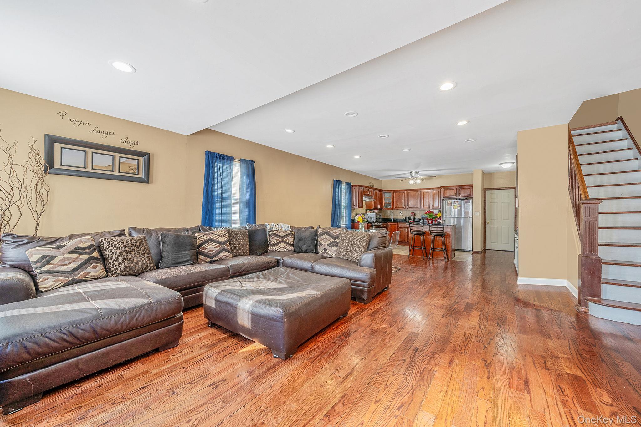 #3 photo, 188-25 Mangin Avenue, Saint Albans , NY 11412