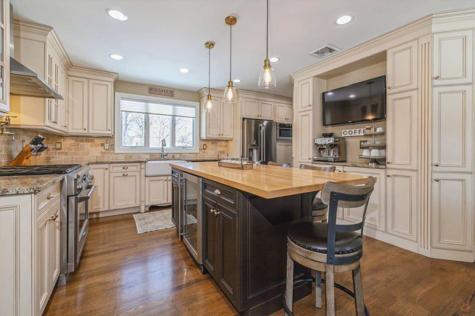 #11 photo, 86 Lolly Lane E, Саффолк ‖ Centereach , NY 11720