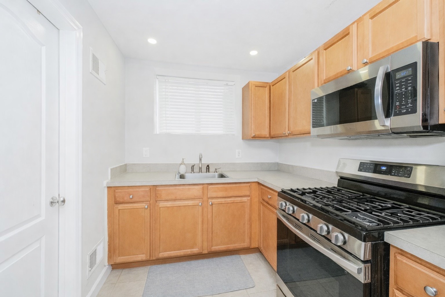 #24 photo, 243 Carteret St, Staten Island , NY 10307