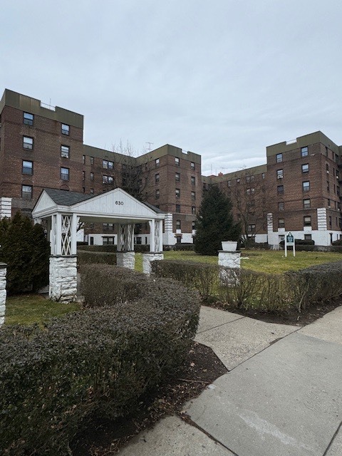 #1 photo, 625 Gramatan Ave, #5M, Mt Vernon , NY 10552