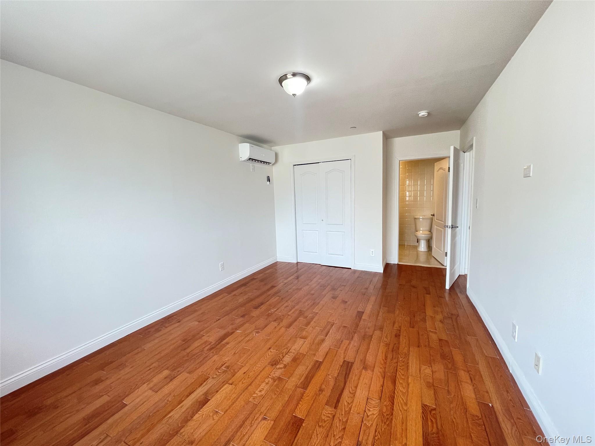 #11 photo, 70-26 Queens Boulevard, 뉴욕퀸즈 Woodside , NY 11377