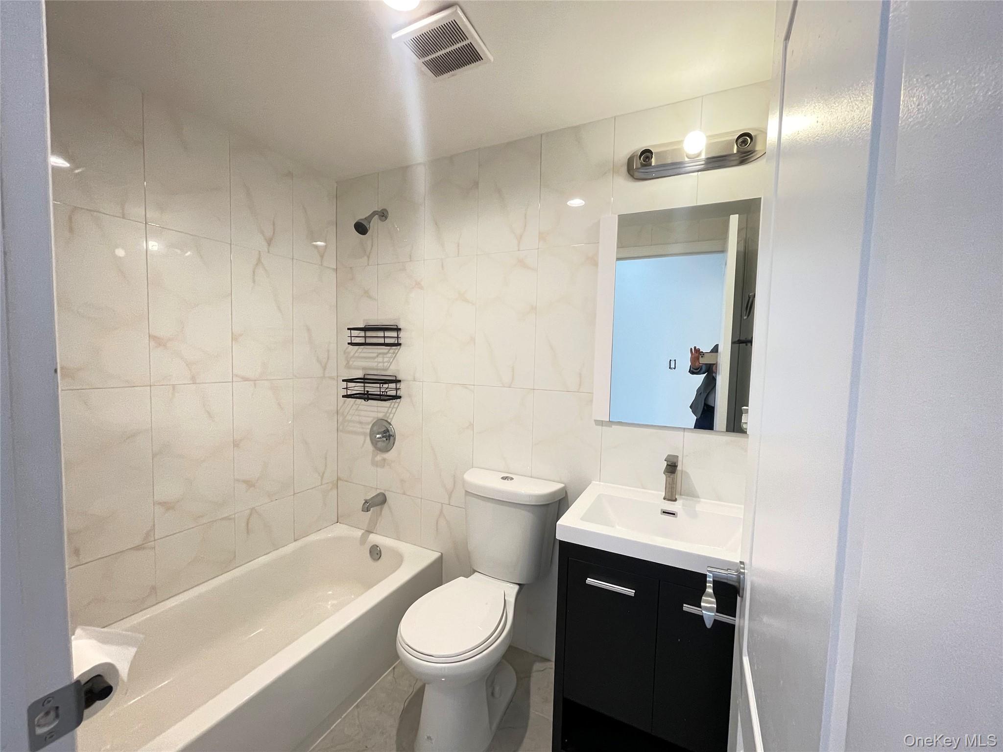 #16 photo, 70-26 Queens Boulevard, 뉴욕퀸즈 Woodside , NY 11377