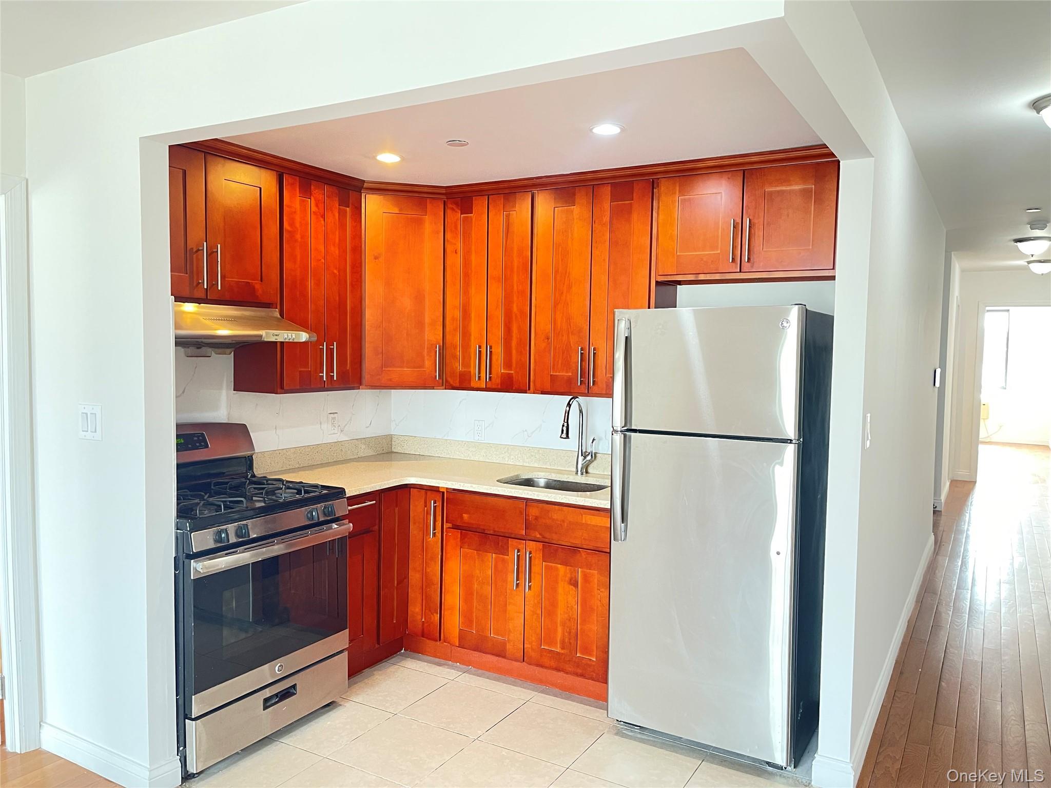 #9 photo, 70-26 Queens Boulevard, 뉴욕퀸즈 Woodside , NY 11377