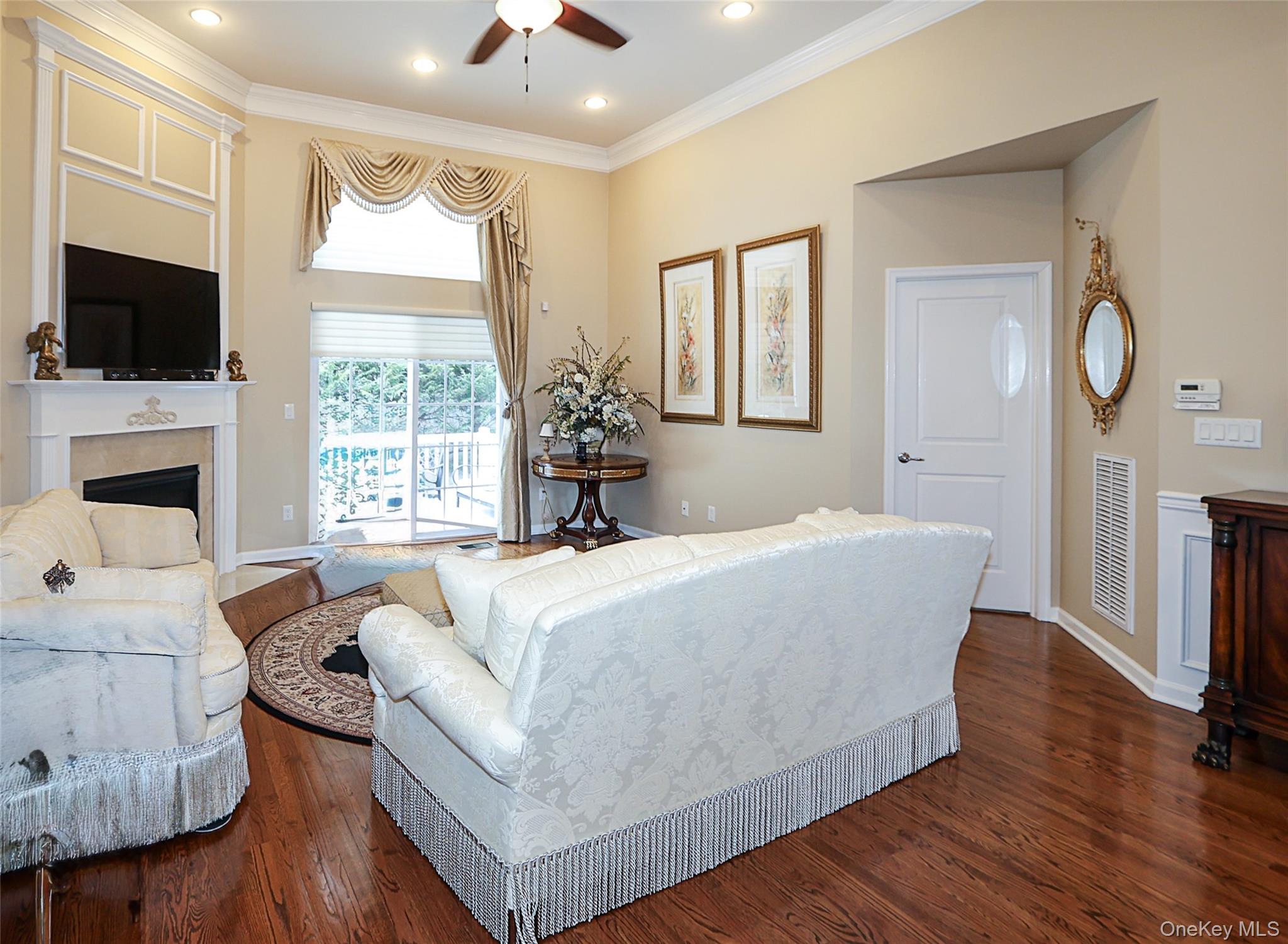 #15 photo, 106 Victoria Place, Melville , NY 11747