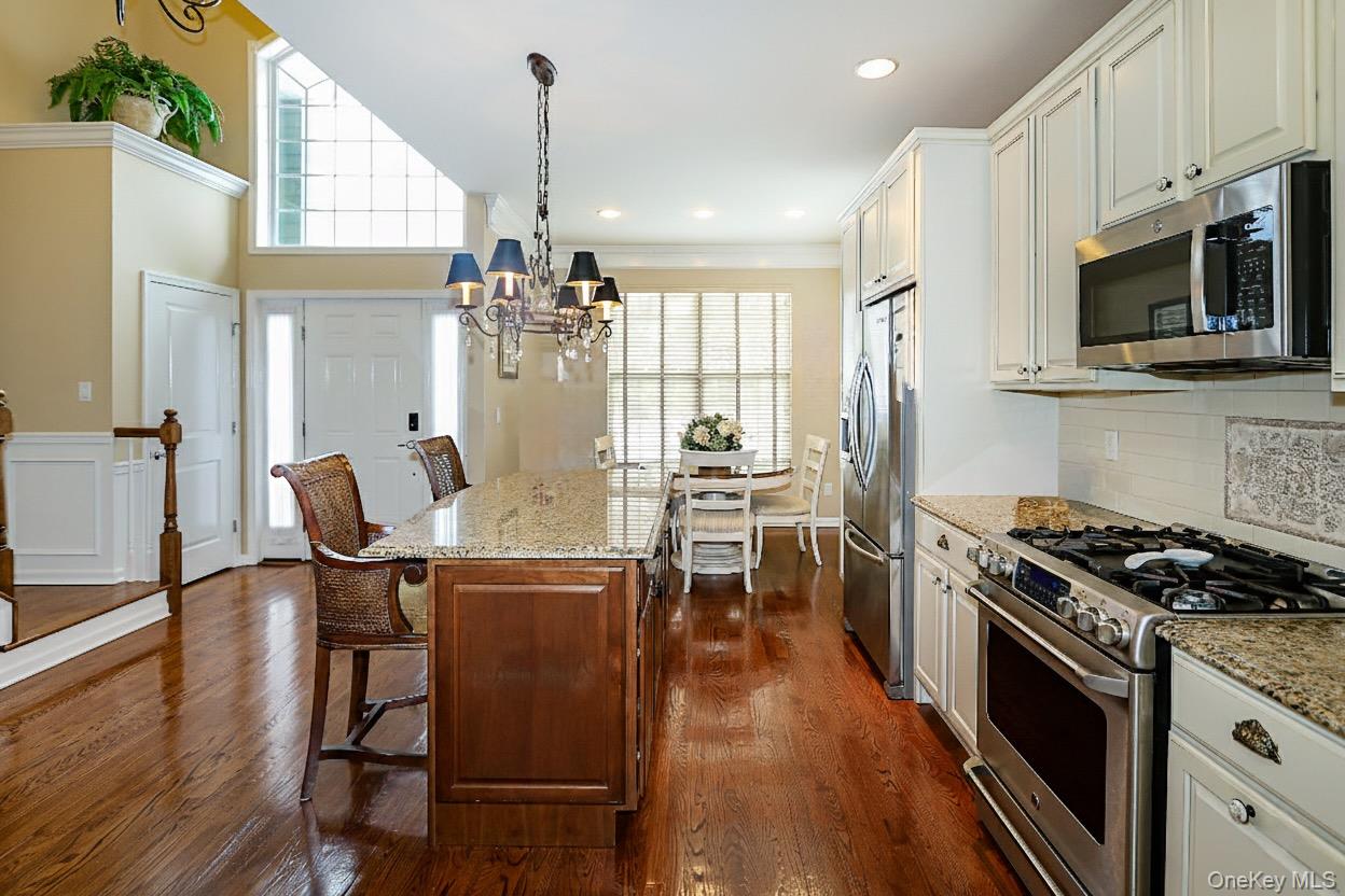 #5 photo, 106 Victoria Place, Melville , NY 11747