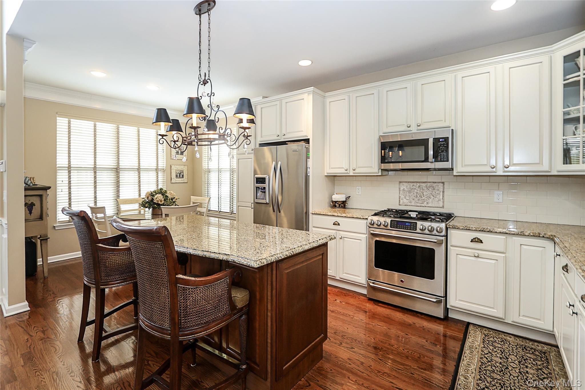 #6 photo, 106 Victoria Place, Melville , NY 11747