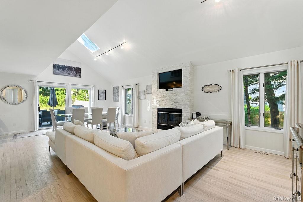 #4 photo, 100 Manor Lane, Riverhead , NY 11901