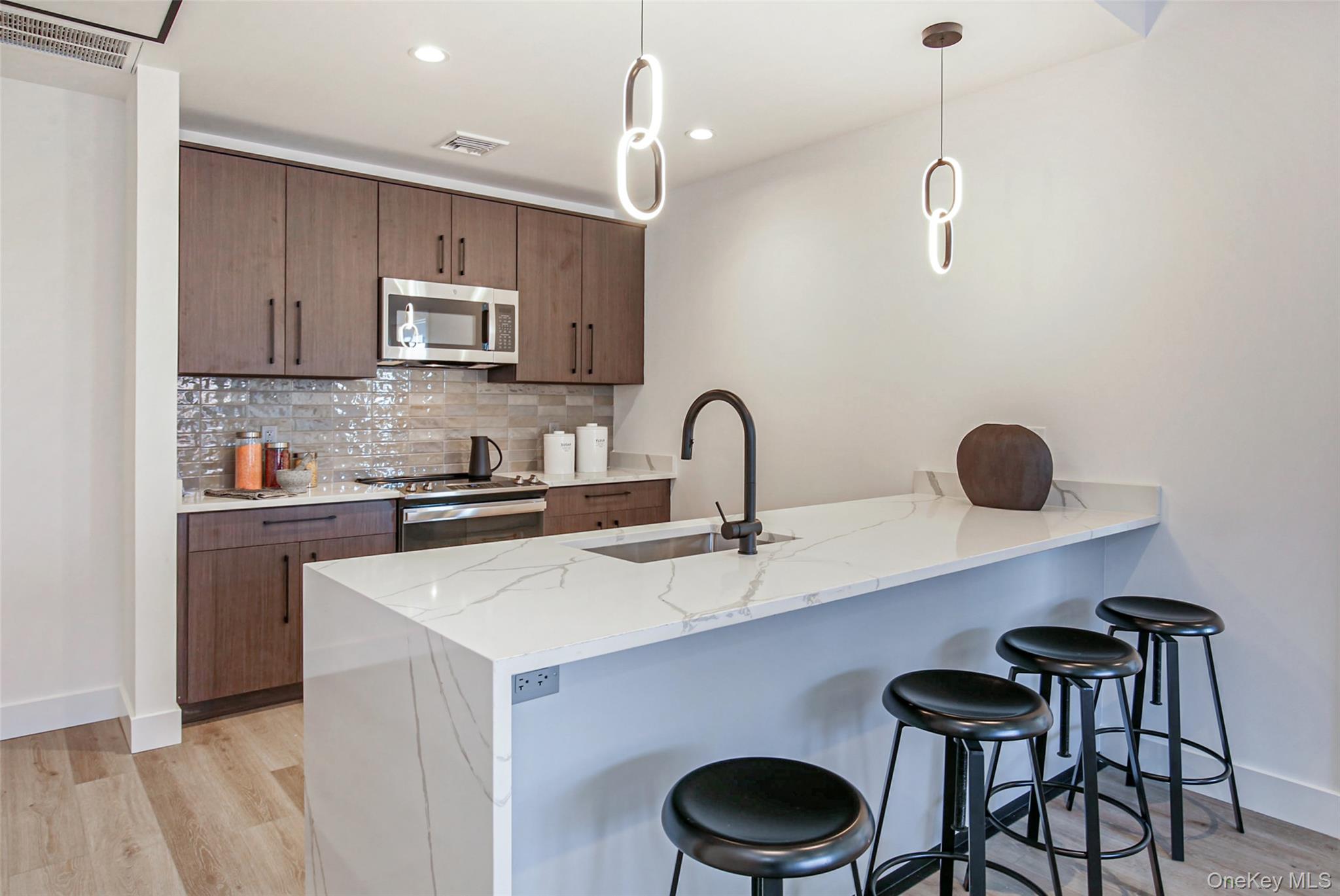 #6 photo, 70 Memorial Plaza, Pleasantville , NY 10570