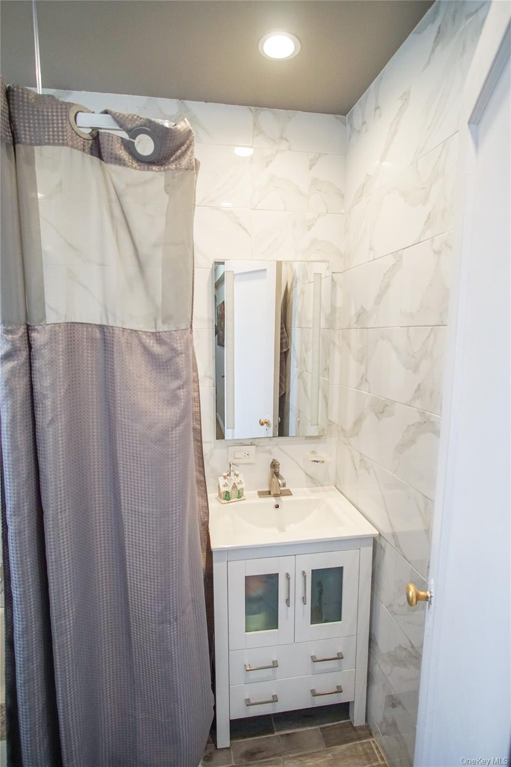 #11 photo, 3321 Bruckner Boulevard, Bronx , NY 10461