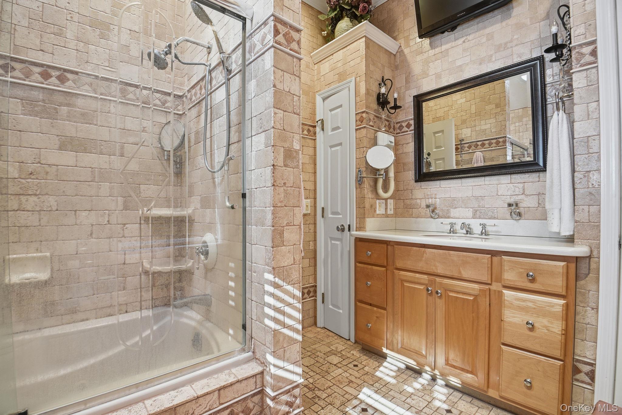 #17 photo, 9 Oldfield Court, Garnerville , NY 10923