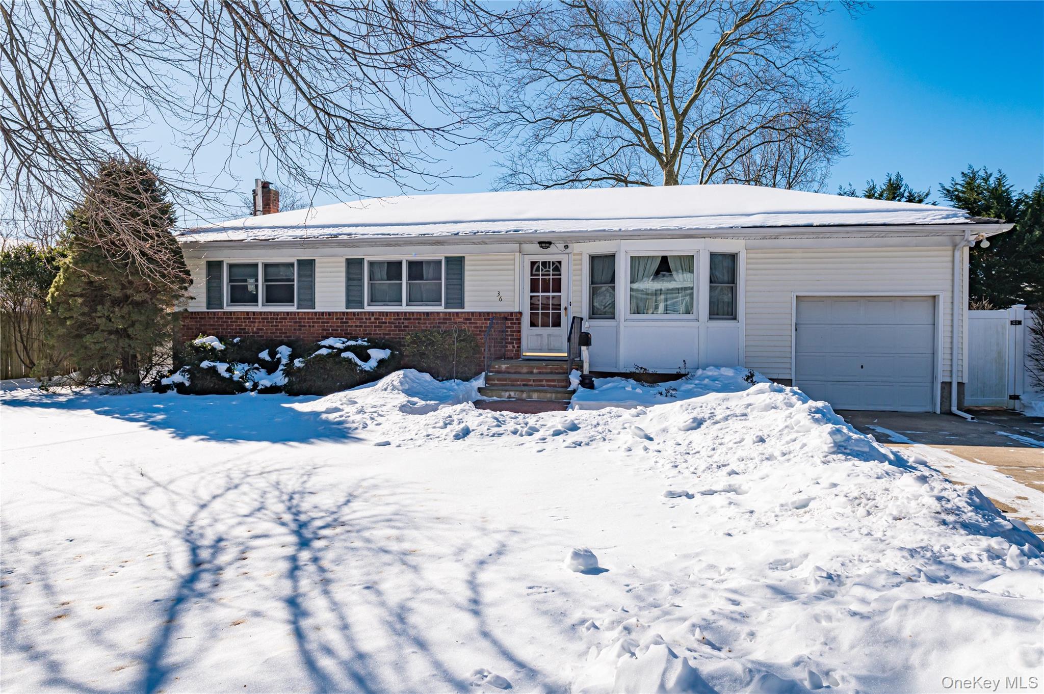 #1 photo, 36 Sinclair Drive, Саффолк ‖ Greenlawn , NY 11740