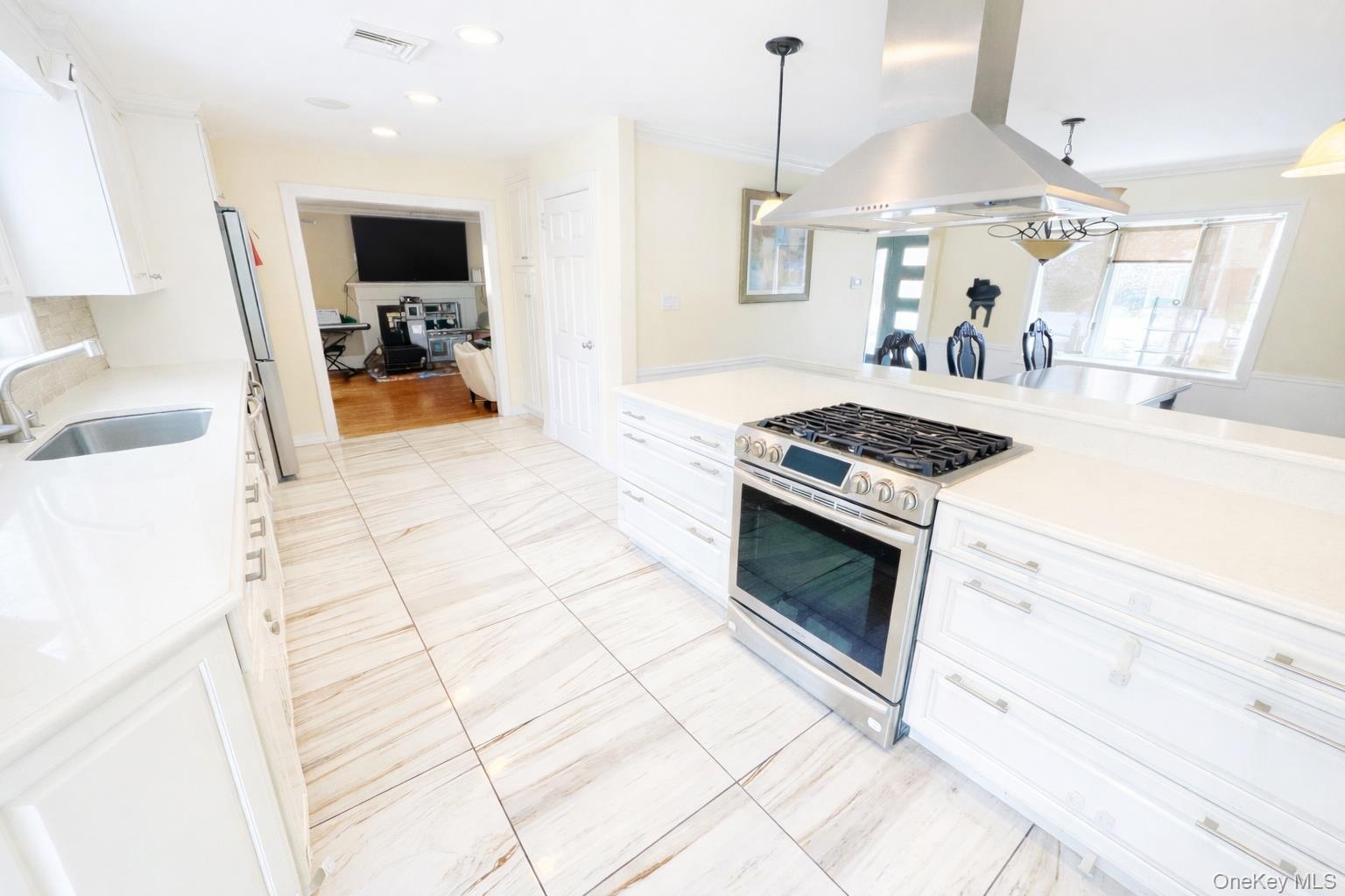 #7 photo, 2345 Lancaster Avenue, Baldwin , NY 11510