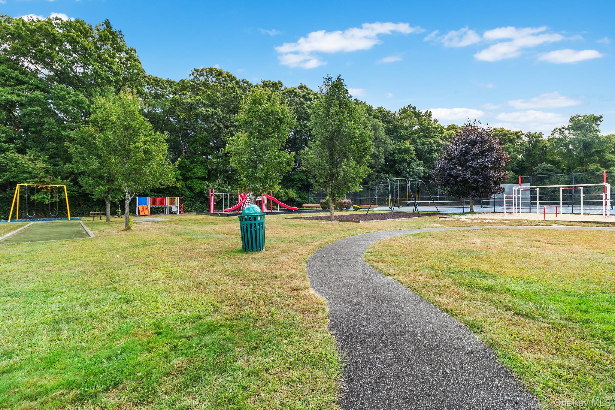 #15 photo, 58 Artist Lake Drive, Саффолк ‖ Middle Island , NY 11953