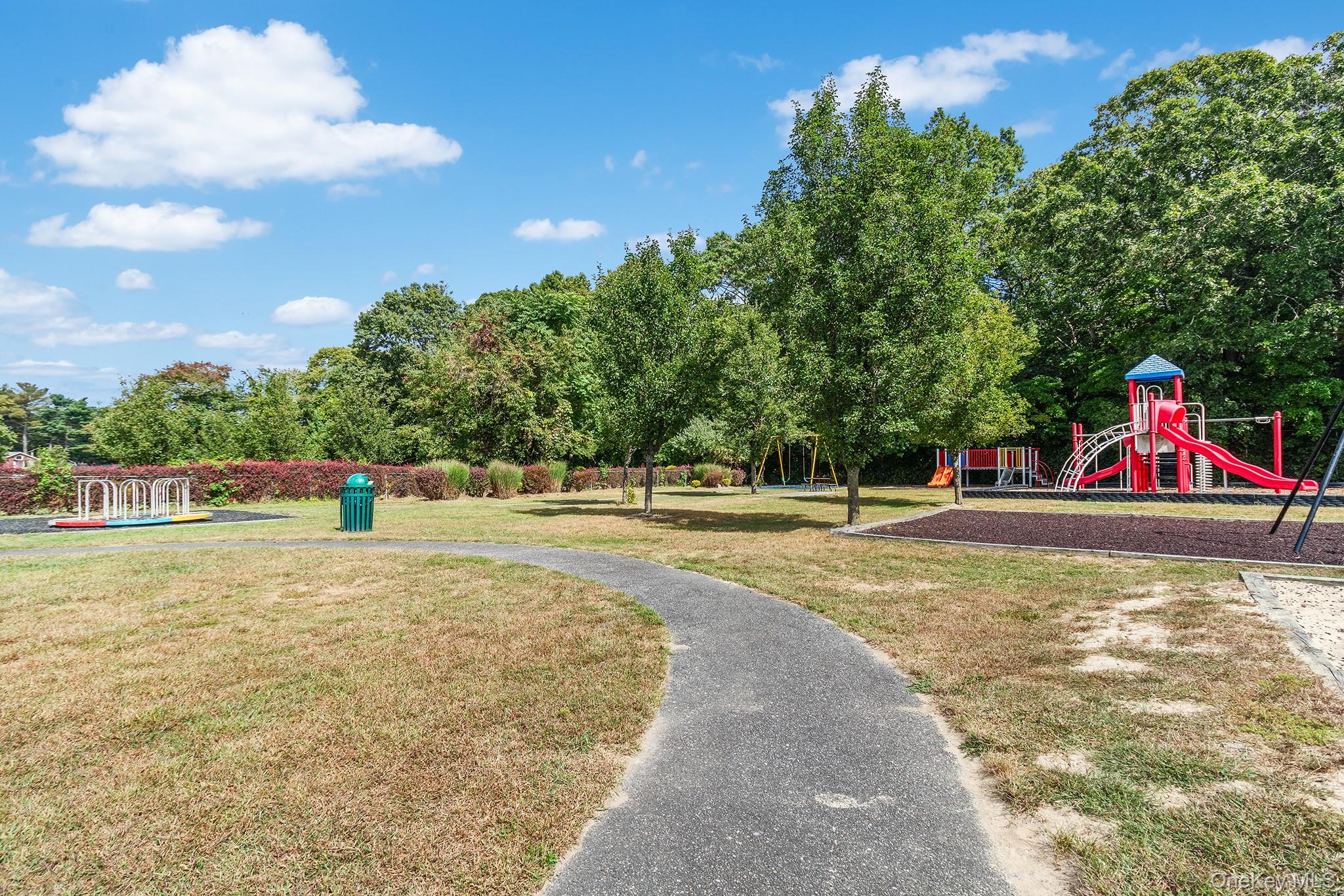 #16 photo, 58 Artist Lake Drive, Саффолк ‖ Middle Island , NY 11953