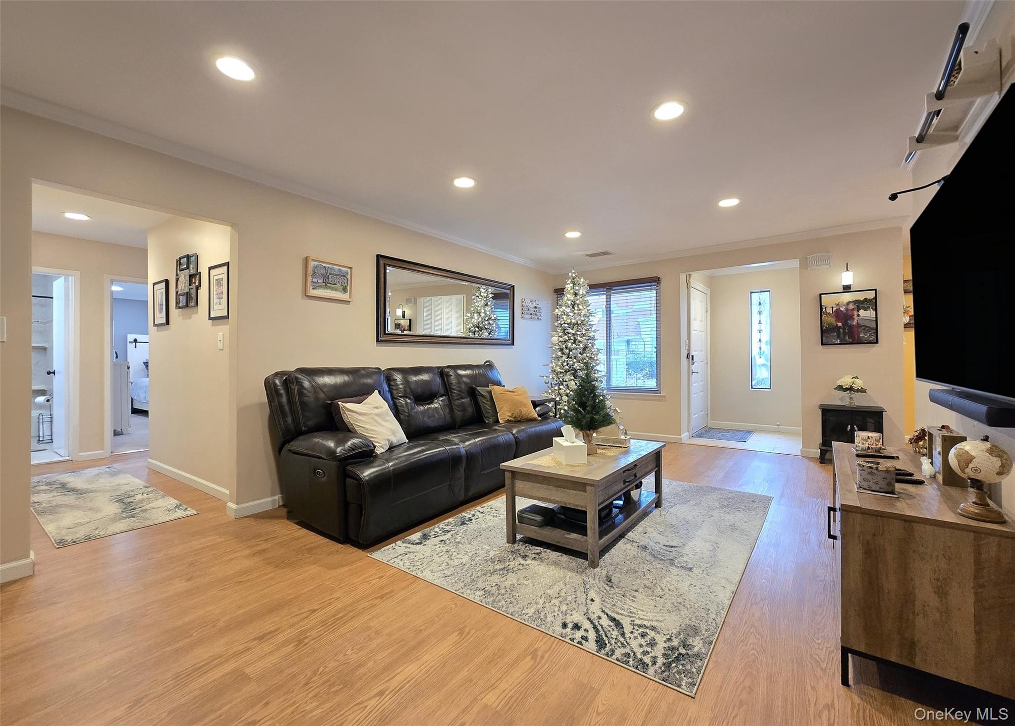 #3 photo, 392 Clubhouse Court, Coram , NY 11727