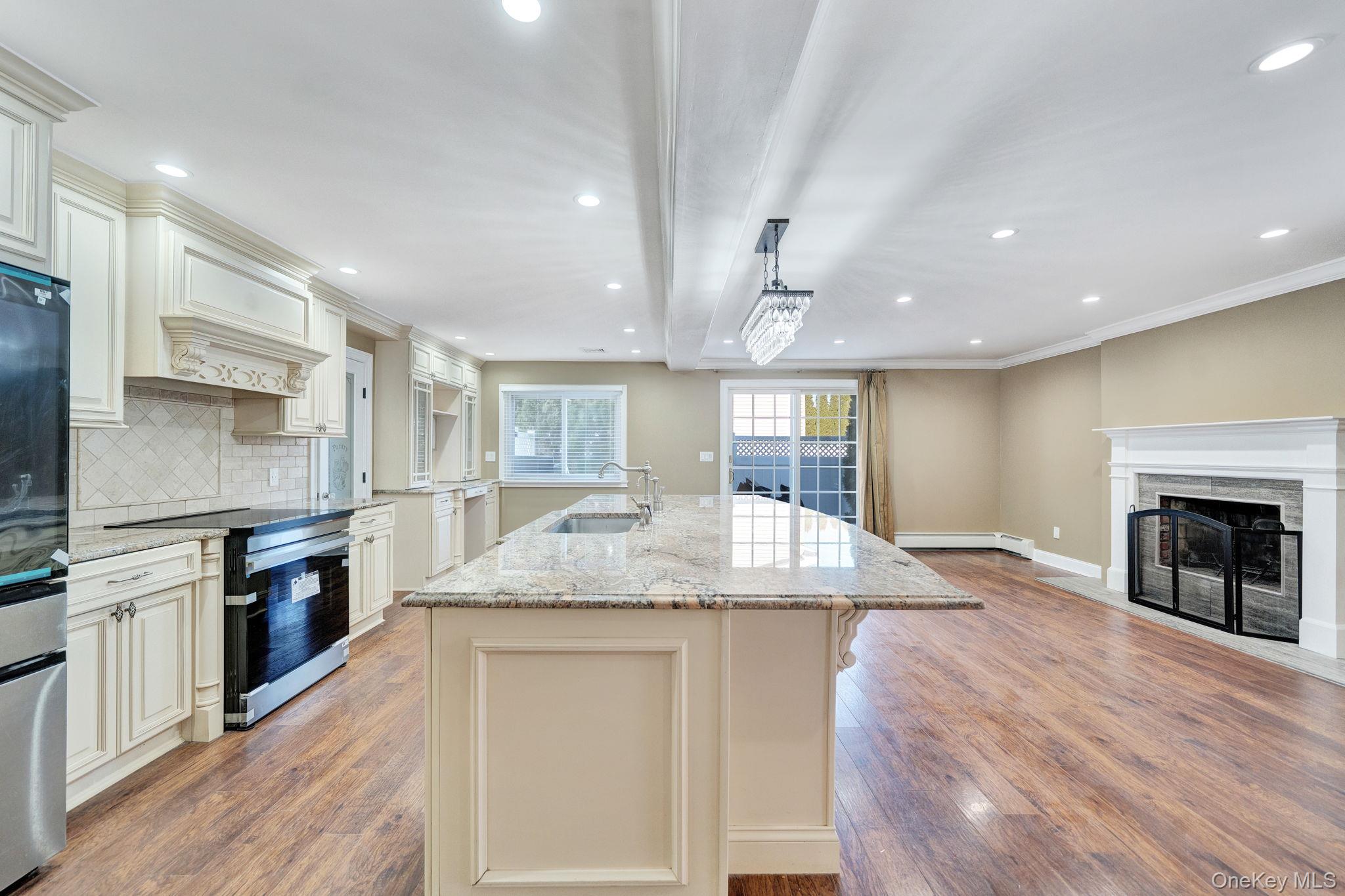 #11 photo, 20 Sagamore Way, Jericho , NY 11753