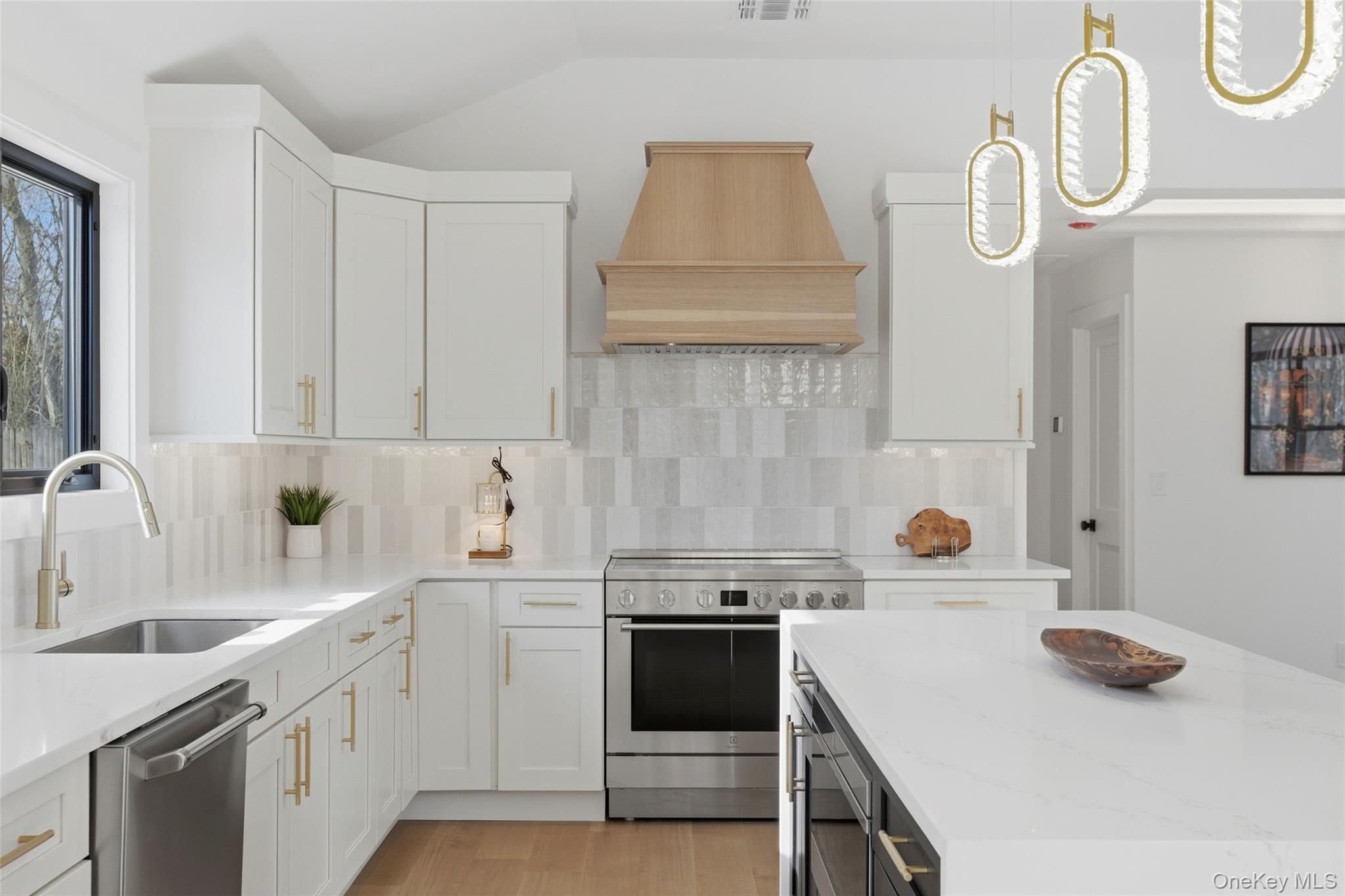 #11 photo, 10 Tramposh Lane, सफ़ोक काउंटी Hampton Bays , NY 11946