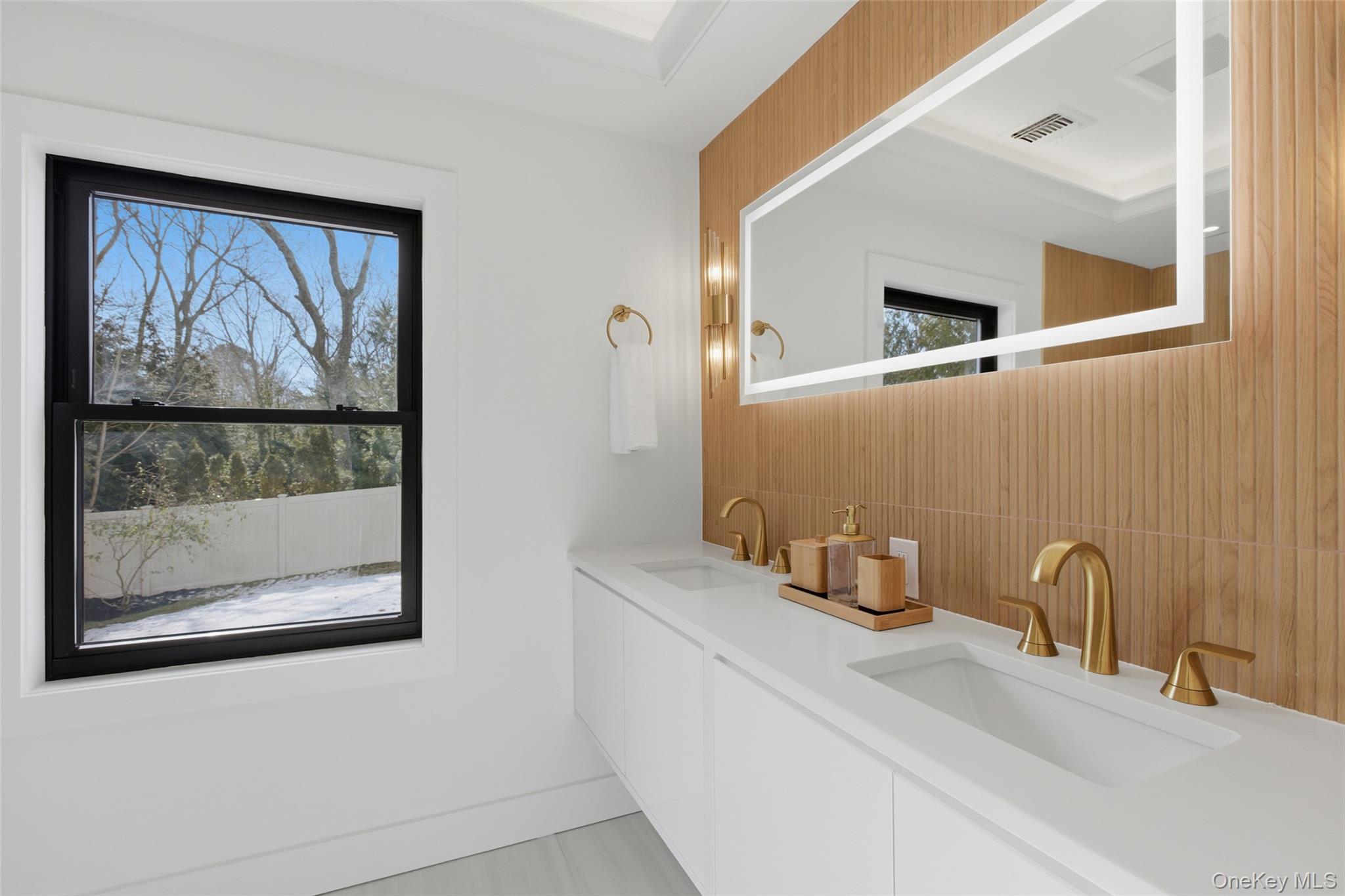 #17 photo, 10 Tramposh Lane, सफ़ोक काउंटी Hampton Bays , NY 11946