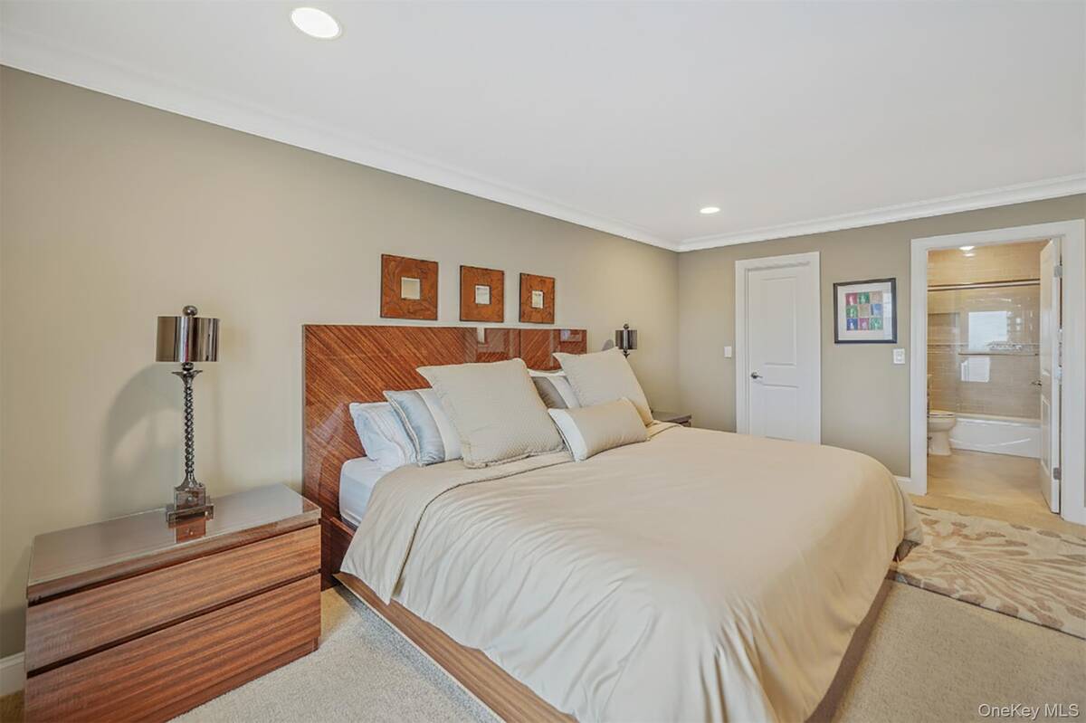 #22 photo, NA Theresa Lane, Port Jefferson , NY 11777