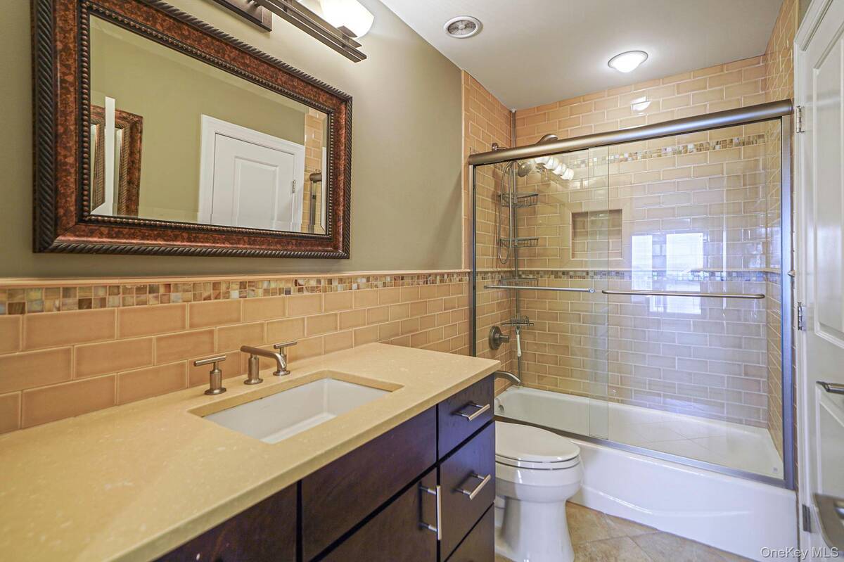 #24 photo, NA Theresa Lane, Port Jefferson , NY 11777