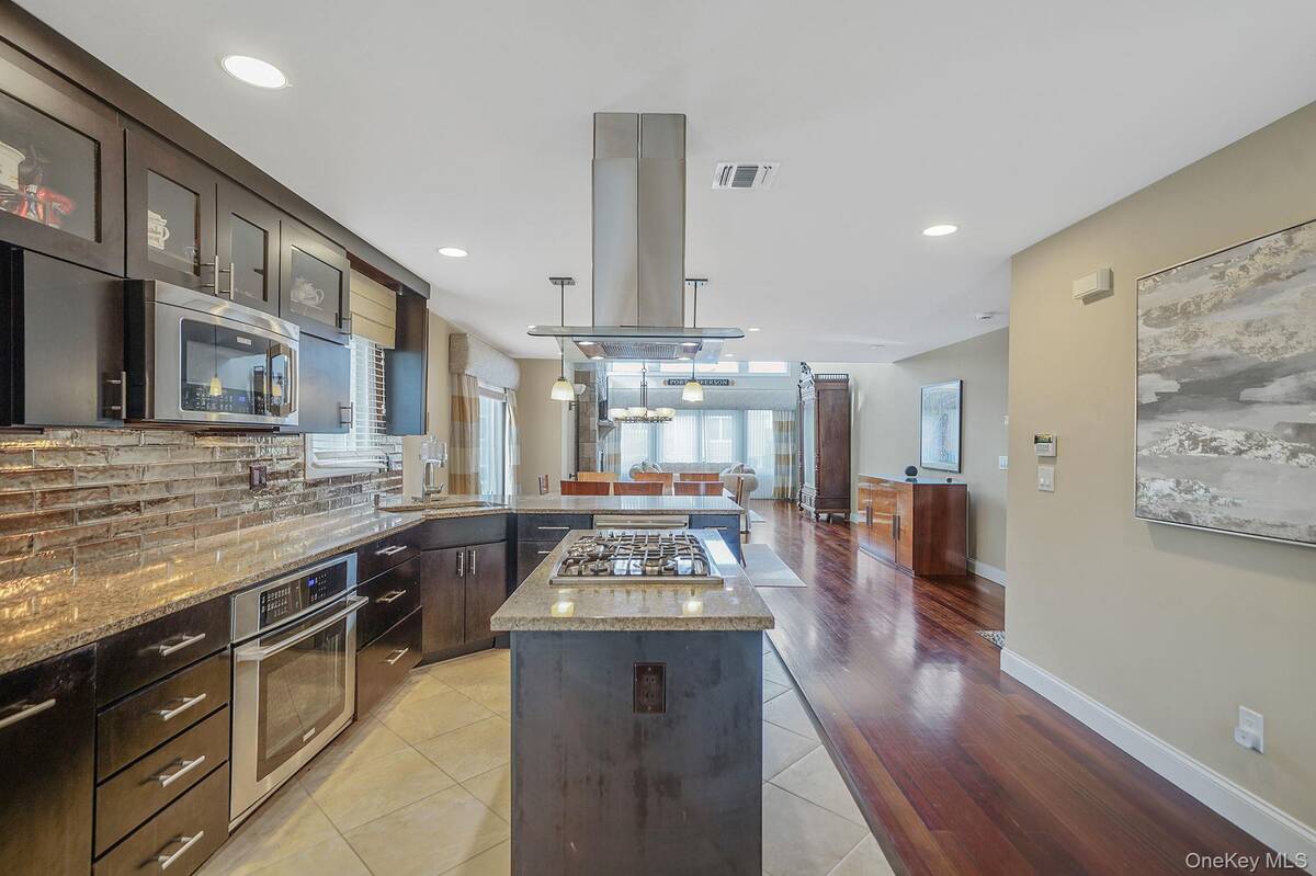 #8 photo, NA Theresa Lane, Port Jefferson , NY 11777