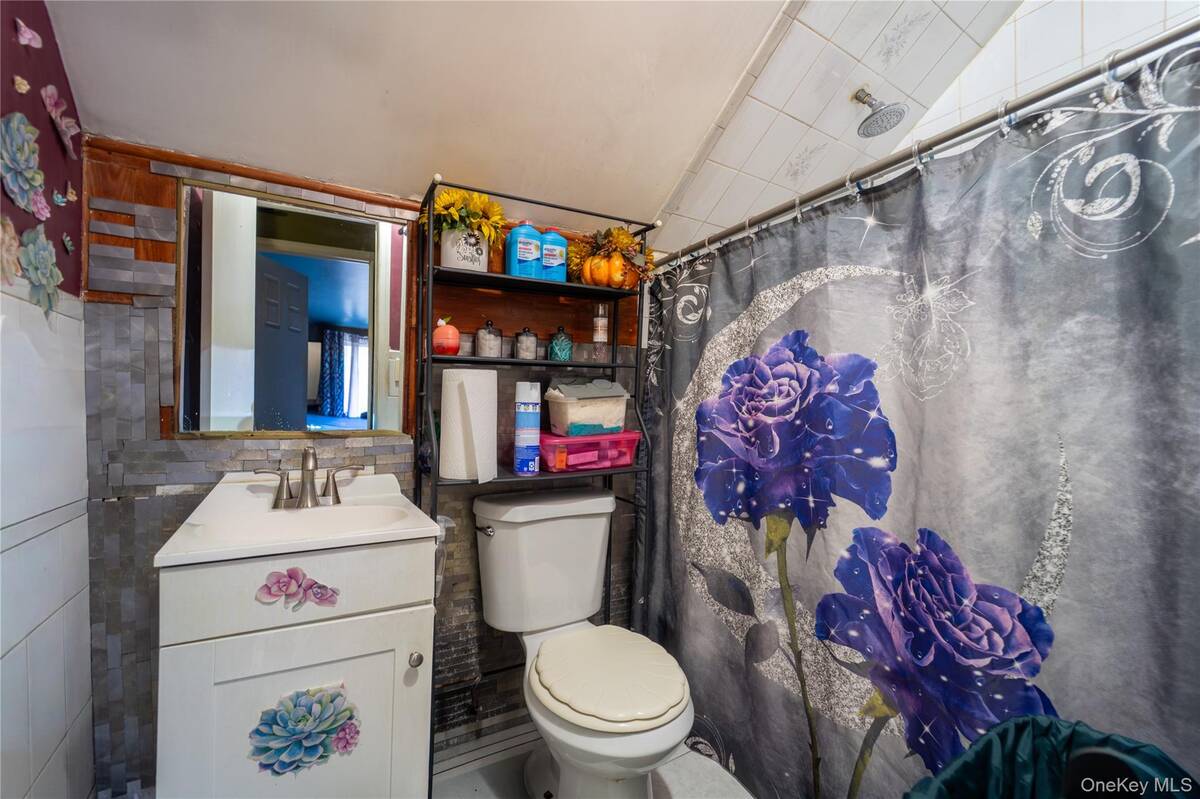 #15 photo, 382 Jamaica Avenue, Medford , NY 11763