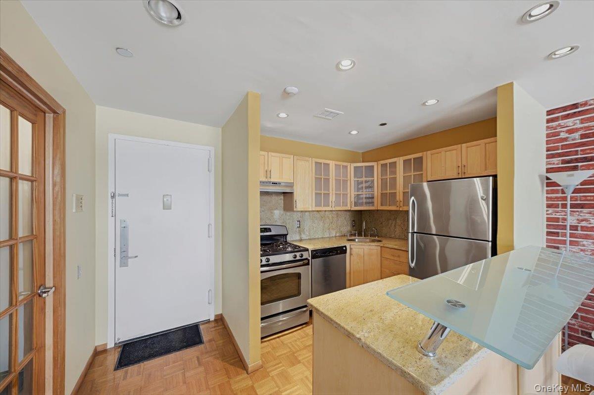 #5 photo, 23 Water Grant Street, Yonkers , NY 10701