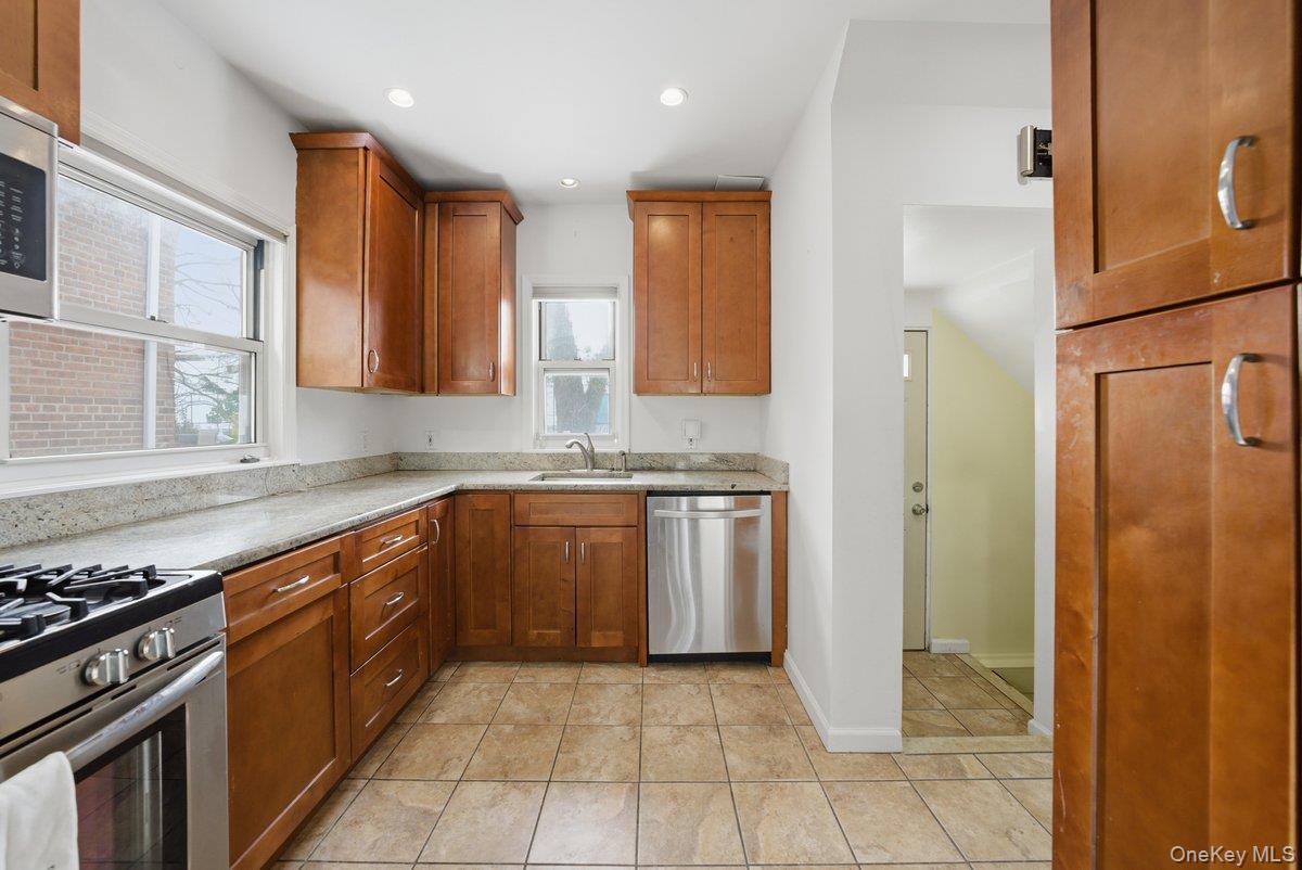 #6 photo, 238 Kimball Terrace, Yonkers , NY 10704