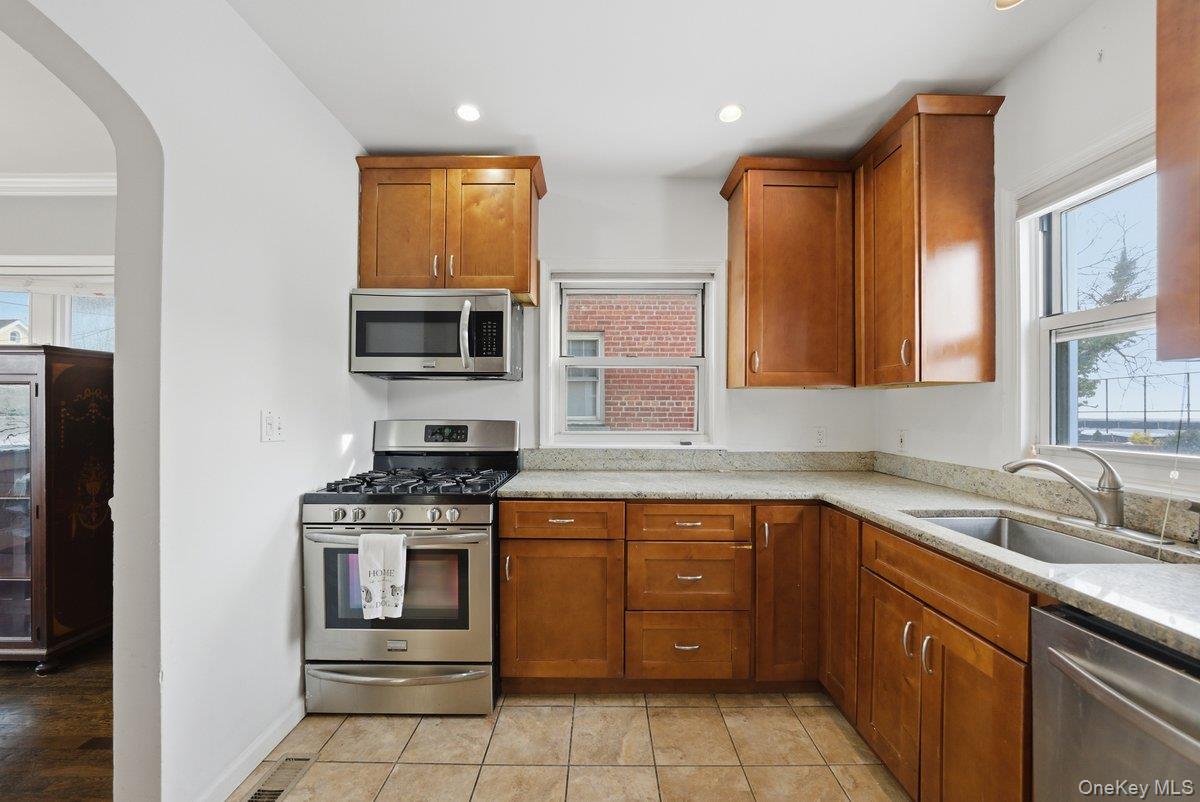 #7 photo, 238 Kimball Terrace, Yonkers , NY 10704