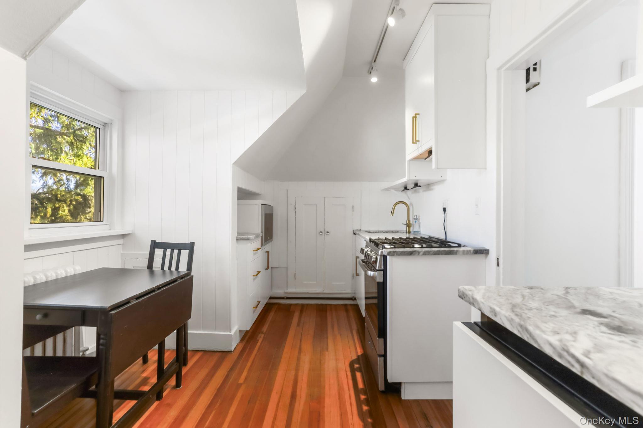 #11 photo, 16 Bedford, Katonah , NY 10536